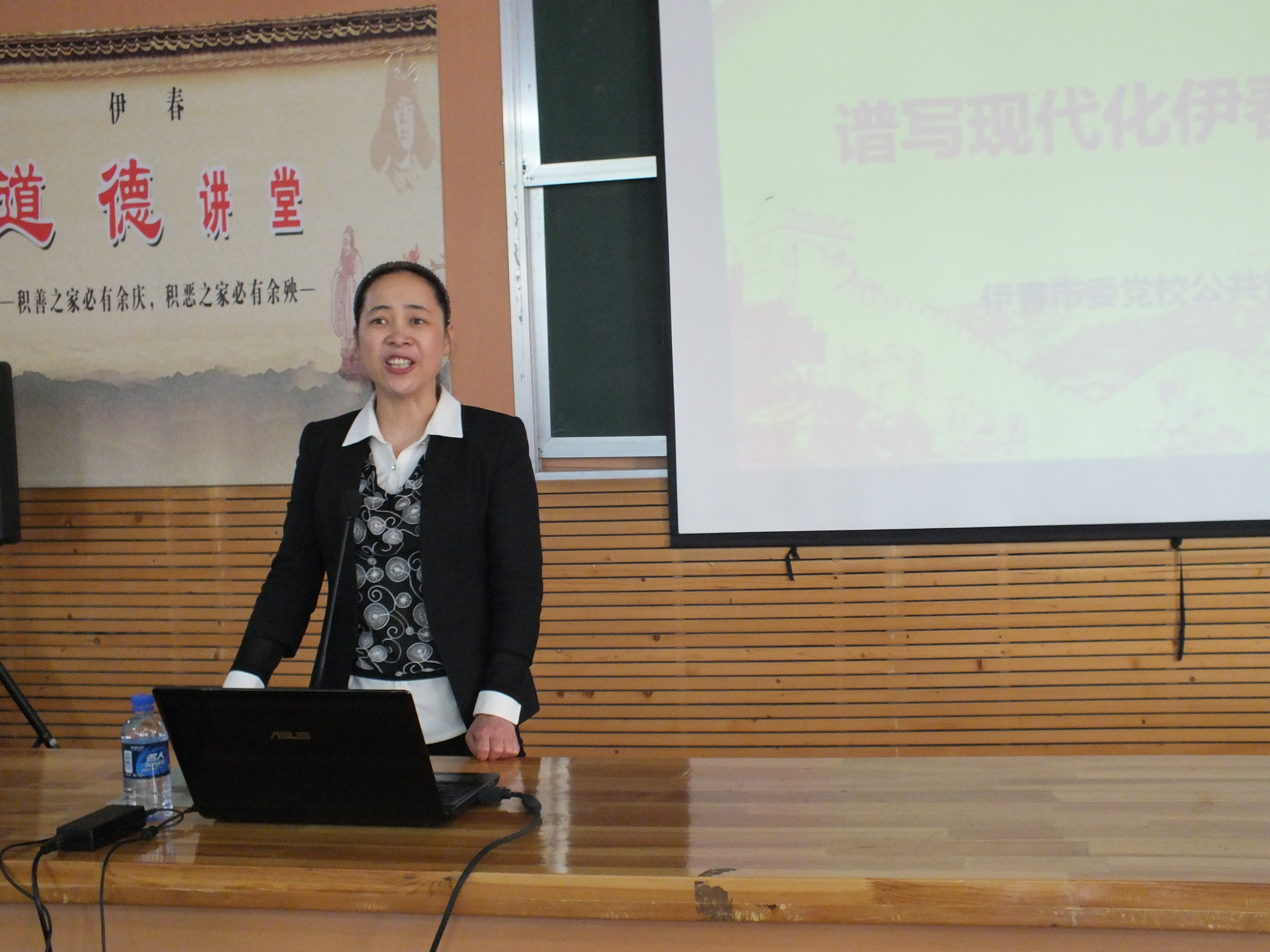 學(xué)院開(kāi)展深入宣傳貫徹十九大精神“走基層”宣講活動(dòng) 學(xué)院開(kāi)展深入宣傳貫徹十九大精神“走基層”宣講活動(dòng)