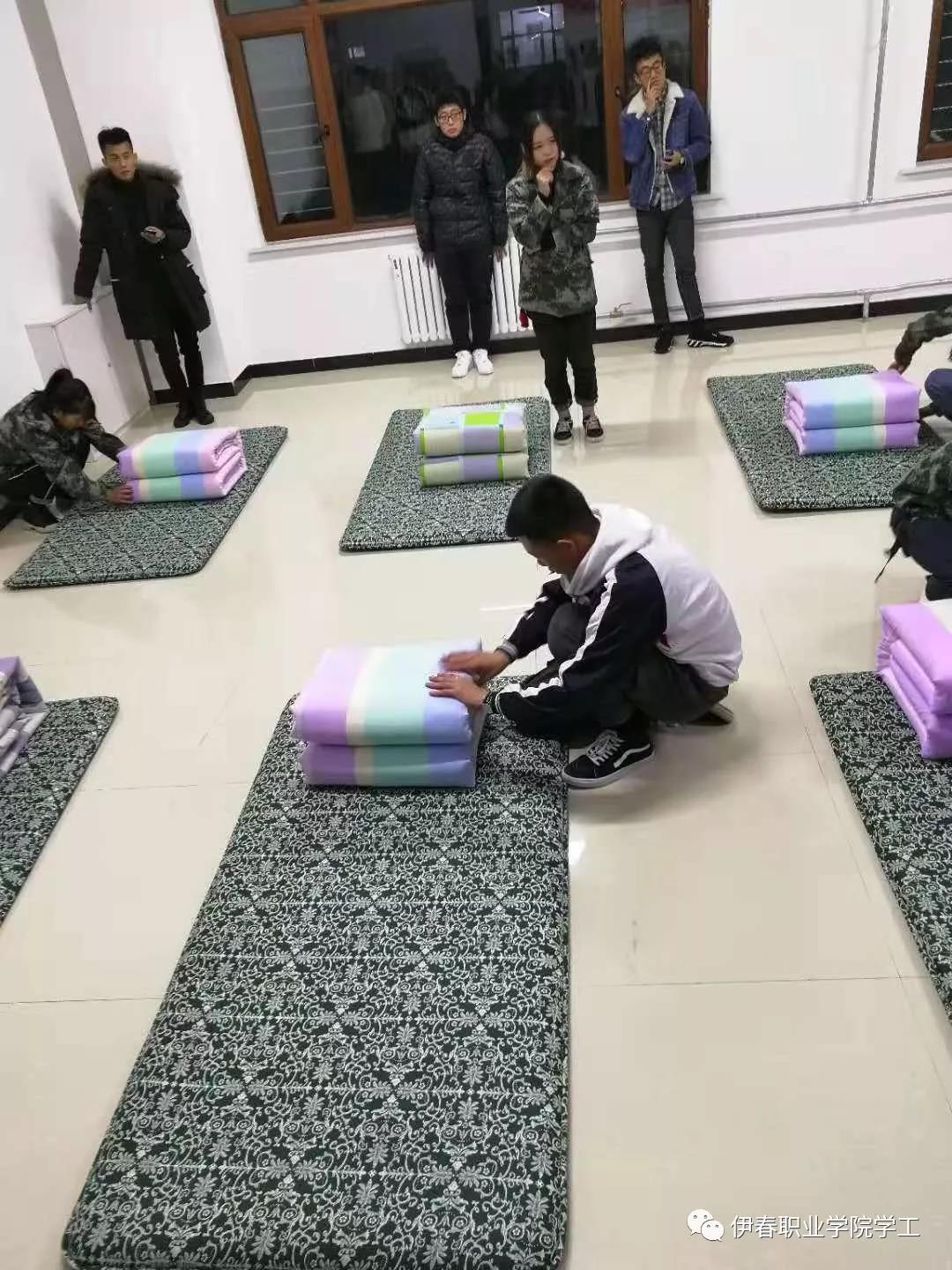 我校舉辦“展青春風(fēng)采”疊軍被大賽