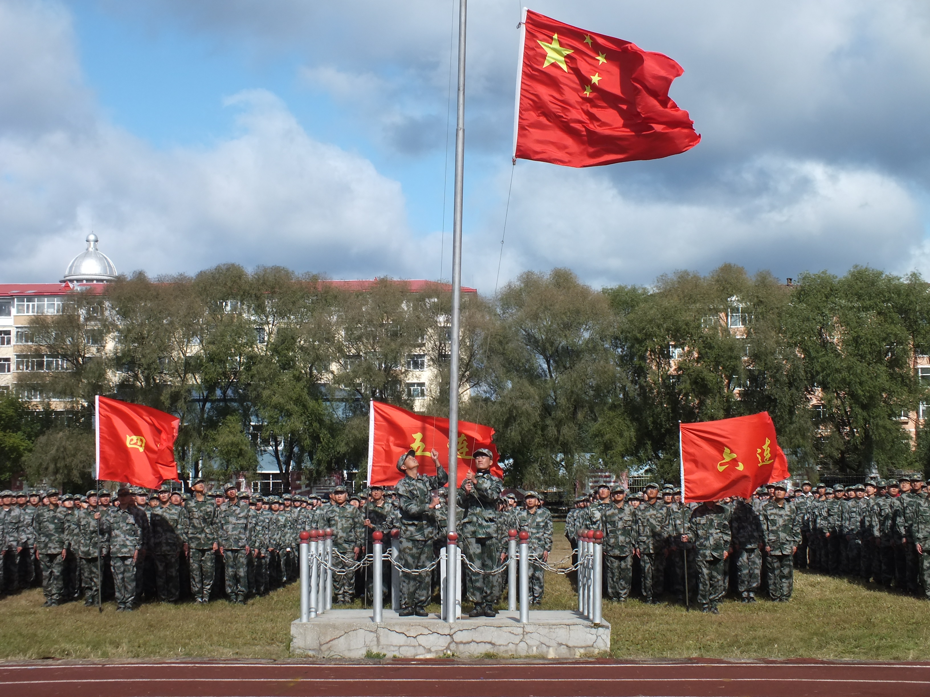 我校舉行紀(jì)念“九一八”事變88周年升旗儀式