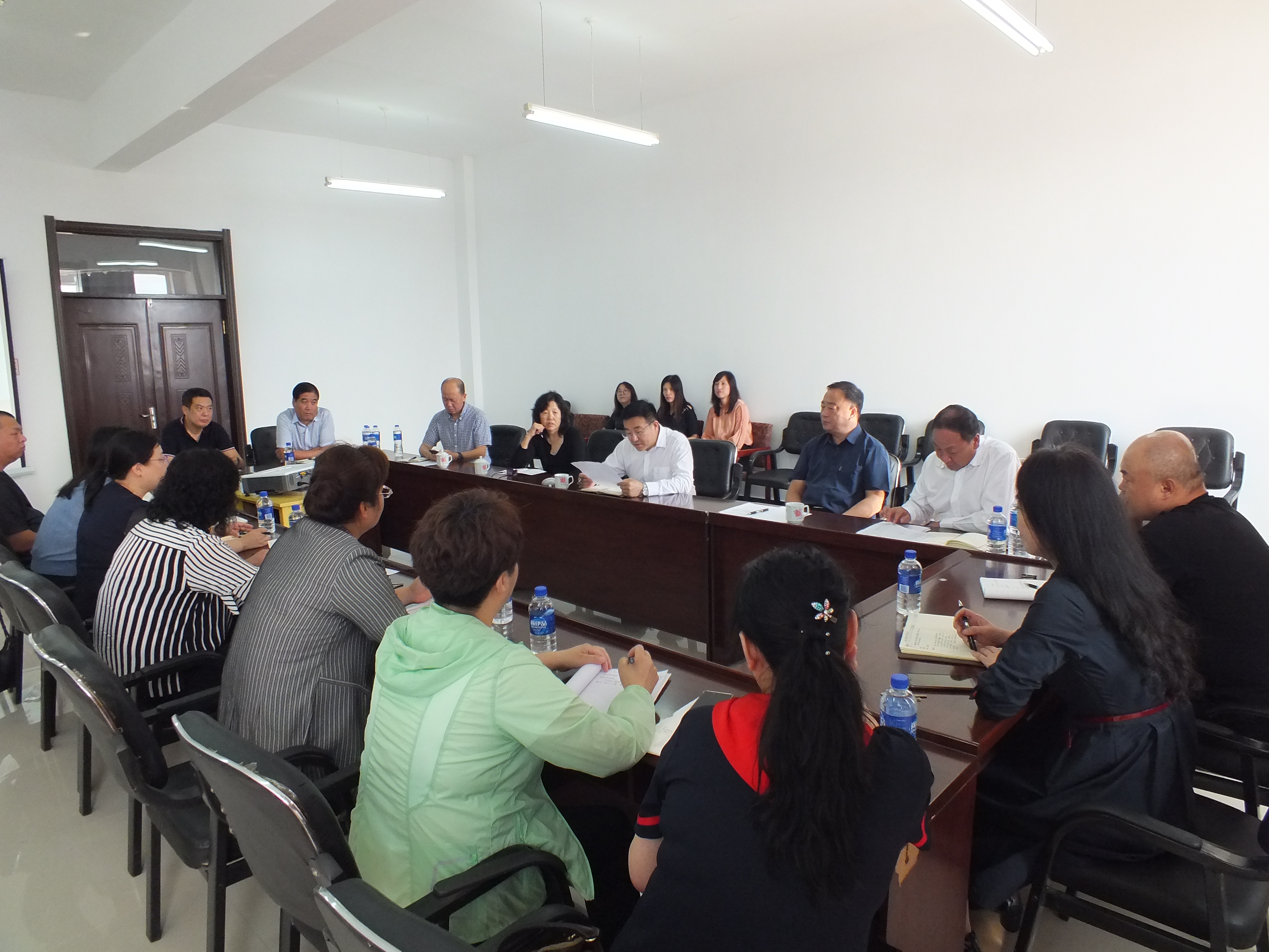 《領(lǐng)導(dǎo)求真務(wù)實(shí)，教師信心滿滿，切實(shí)提高思政課的實(shí)效性》_&nbsp;&nbsp;&nbsp;————伊春職業(yè)學(xué)院思政課教師座談會(huì)報(bào)道&nbsp;&nbsp;&nbsp;&nbsp;&nbsp;&nbsp;&nbsp;&nbsp;&nbsp;&nbsp;&nbsp;&nbsp;&nbsp;&nbsp;&nbsp;&nbsp;&nbsp;&nbsp;&nbsp;&nbsp;&nbsp;&nbsp;