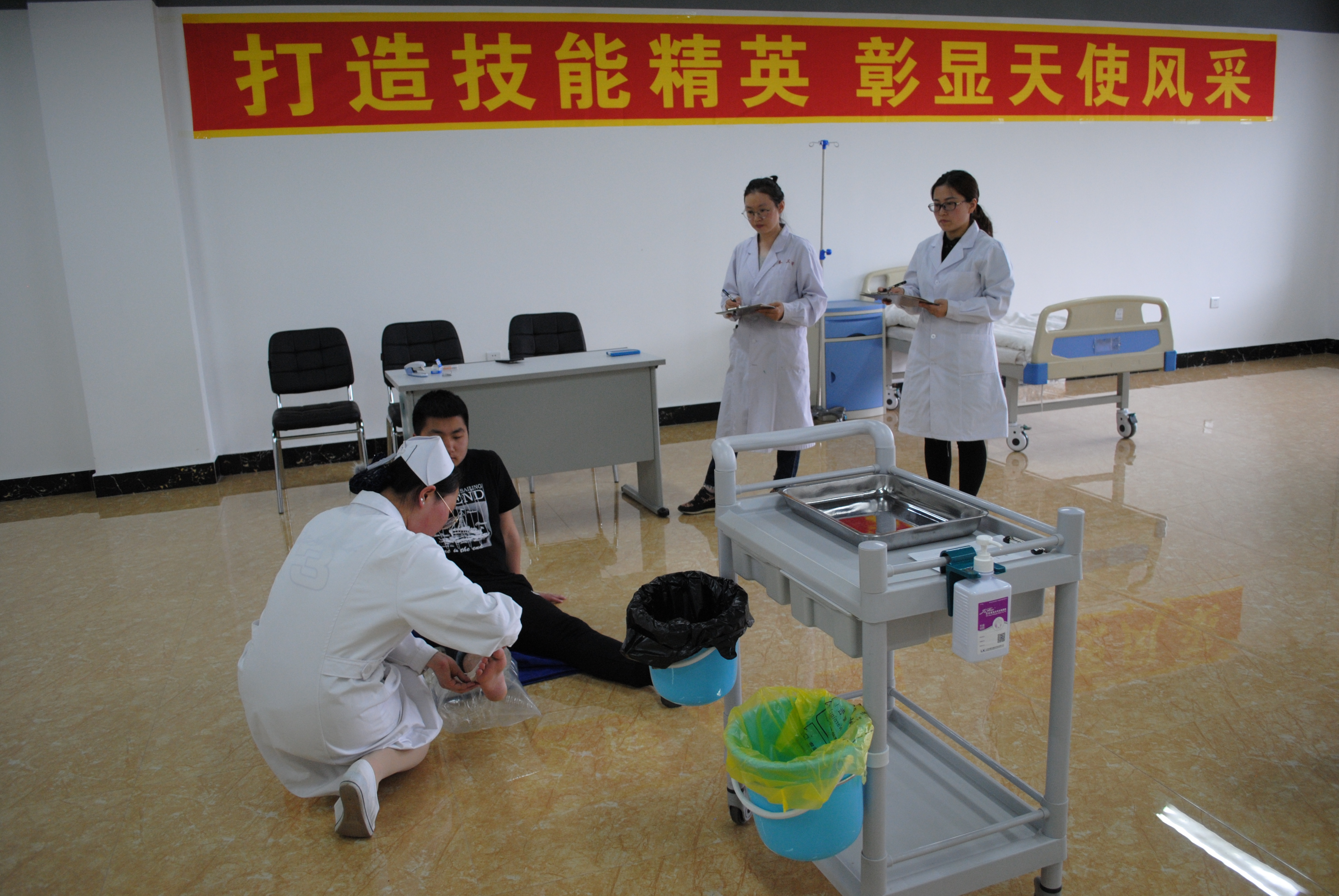 醫(yī)學(xué)技術(shù)學(xué)院護(hù)理技能競賽