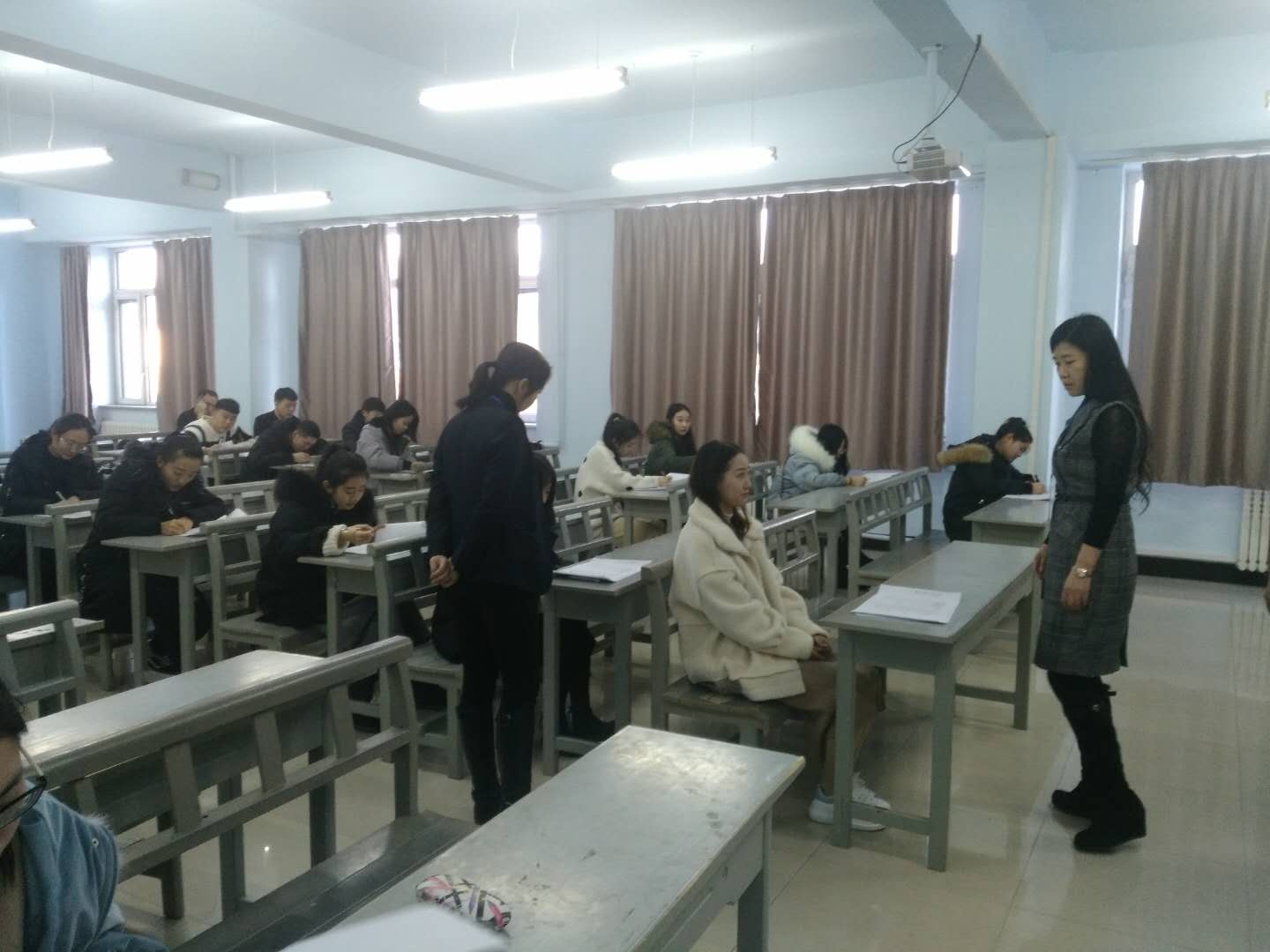 學(xué)院圓滿(mǎn)完成期末考試工作 學(xué)院圓滿(mǎn)完成期末考試工作