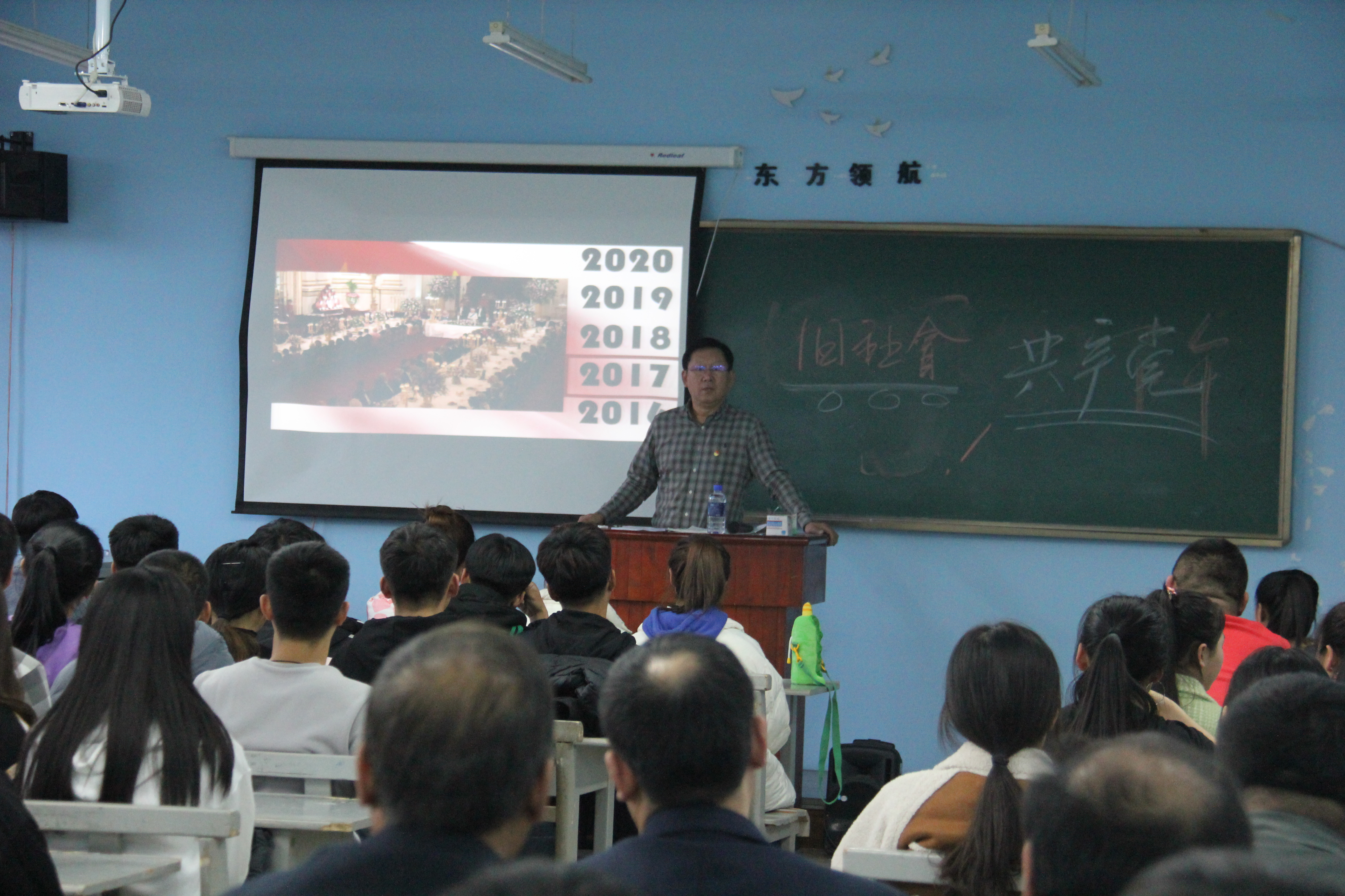 學(xué)院領(lǐng)導(dǎo)深入旅游商務(wù)學(xué)院上思政課 學(xué)院領(lǐng)導(dǎo)深入旅游商務(wù)學(xué)院上思政課