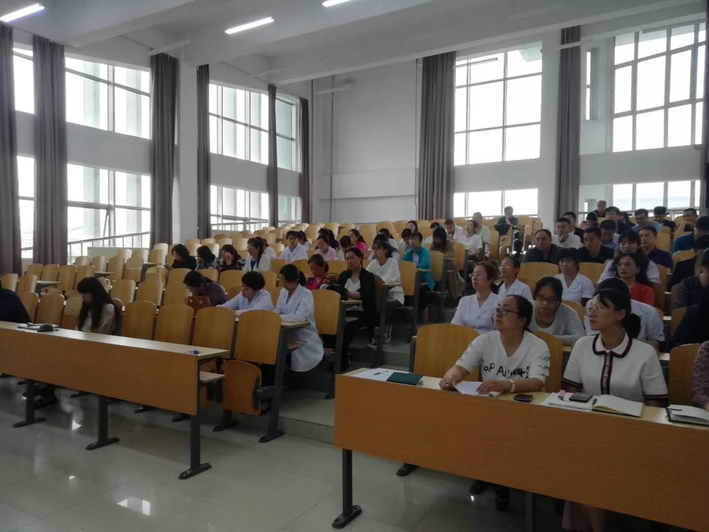 醫(yī)學(xué)技術(shù)學(xué)院“教育報國守初心，立德樹人擔(dān)使命”主題黨課