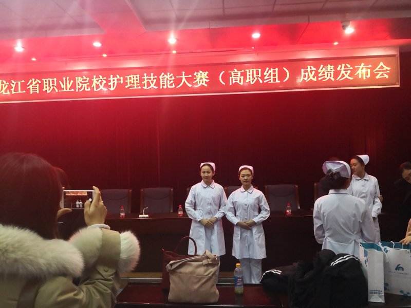 熱烈祝賀學(xué)院在全省護(hù)理技能大賽中喜獲佳績