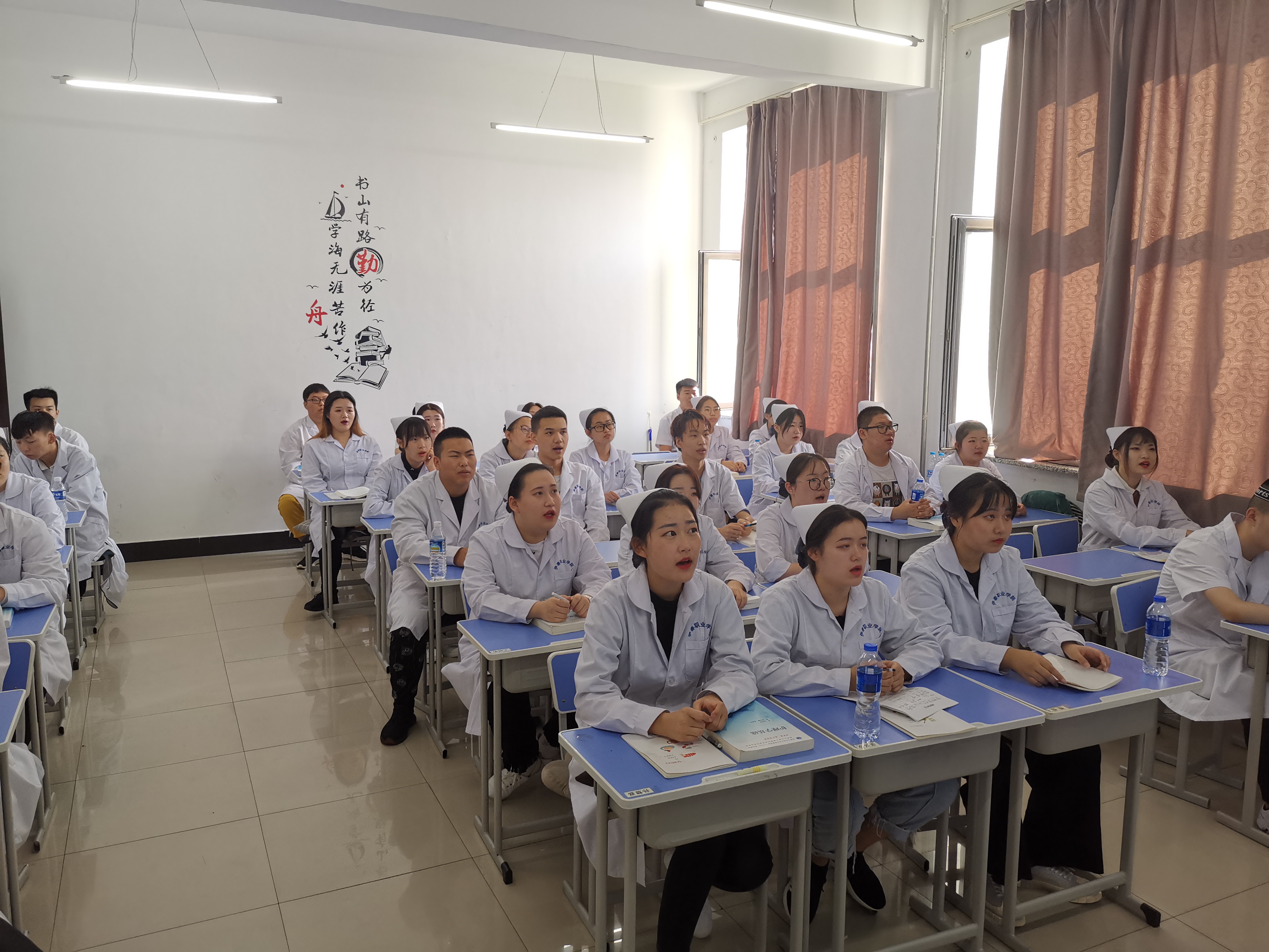 醫(yī)學院課前一支紅歌_歌唱偉大的祖國