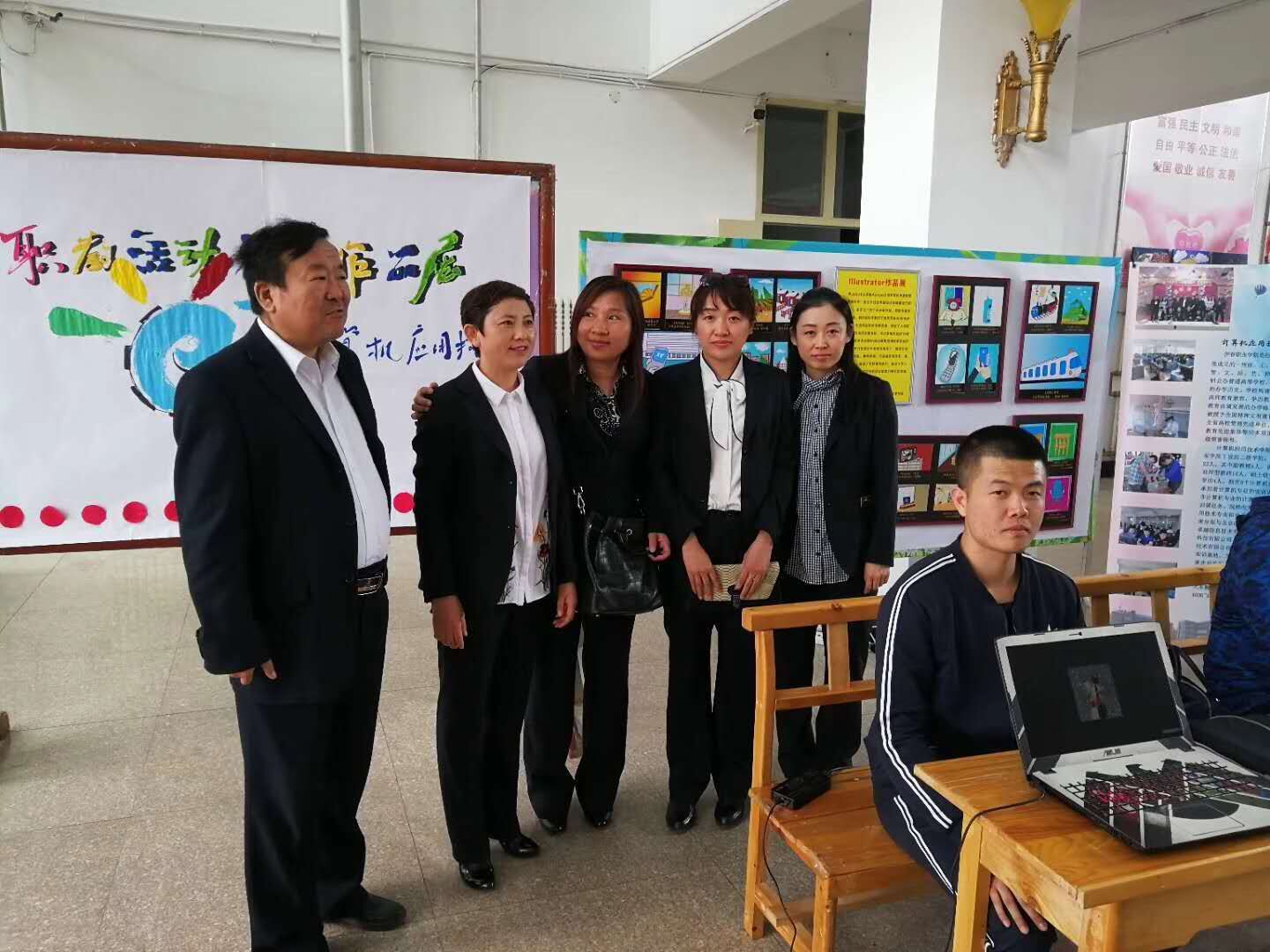 計算機(jī)應(yīng)用技術(shù)學(xué)院“職業(yè)教育活動周”——學(xué)生作品展 計算機(jī)應(yīng)用技術(shù)學(xué)院“職業(yè)教育活動周”——學(xué)生作品展