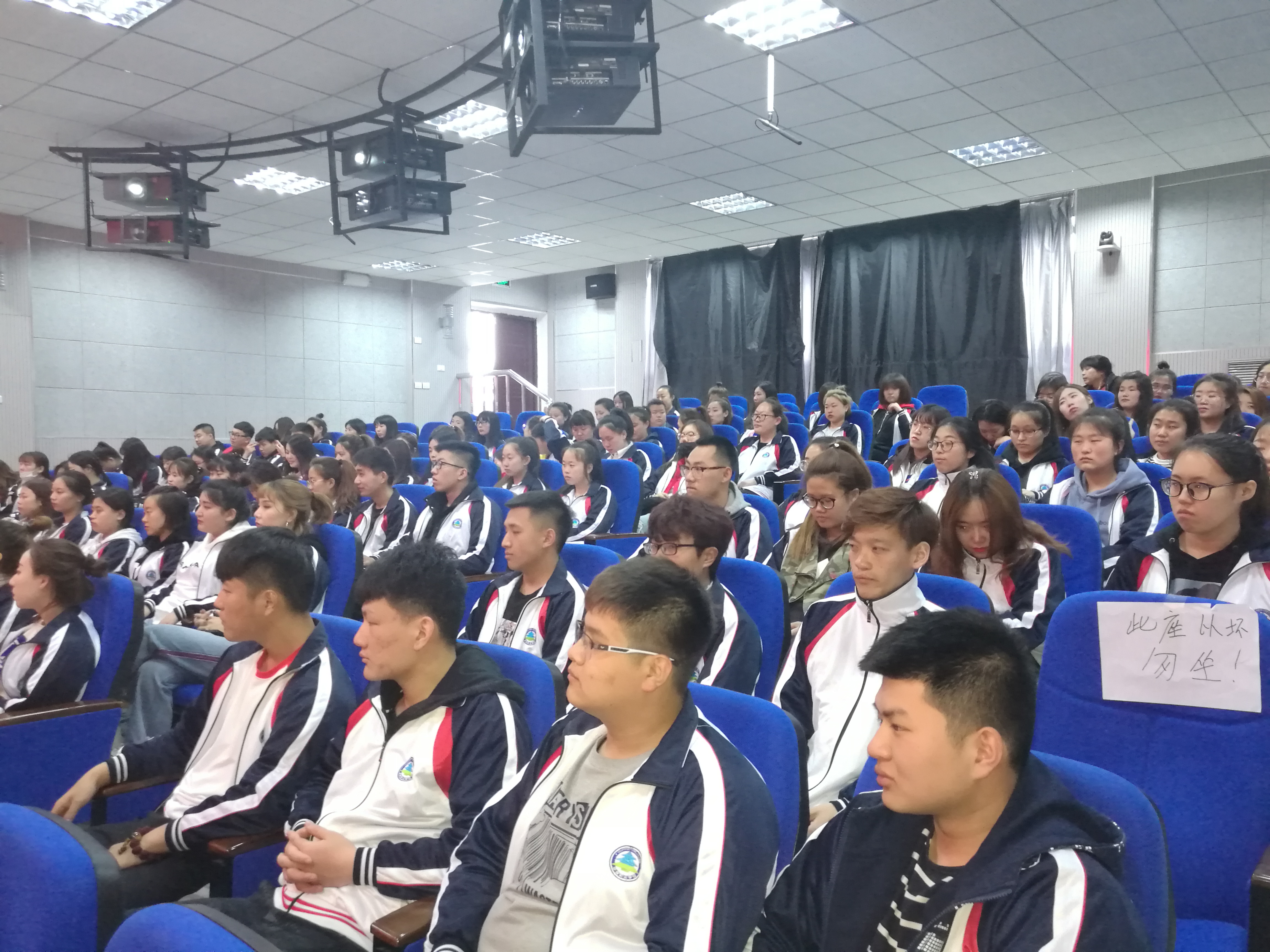 科學(xué)使者走進(jìn)伊春職業(yè)學(xué)院 科學(xué)使者走進(jìn)伊春職業(yè)學(xué)院