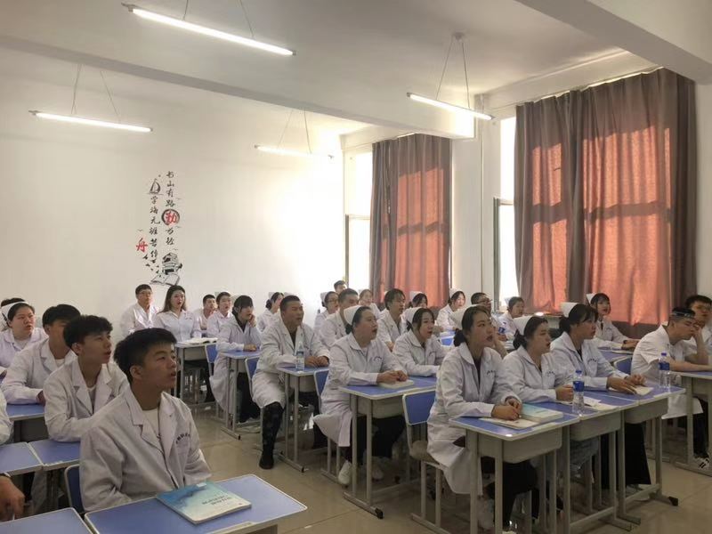 醫(yī)學院課前一支紅歌_歌唱偉大的祖國