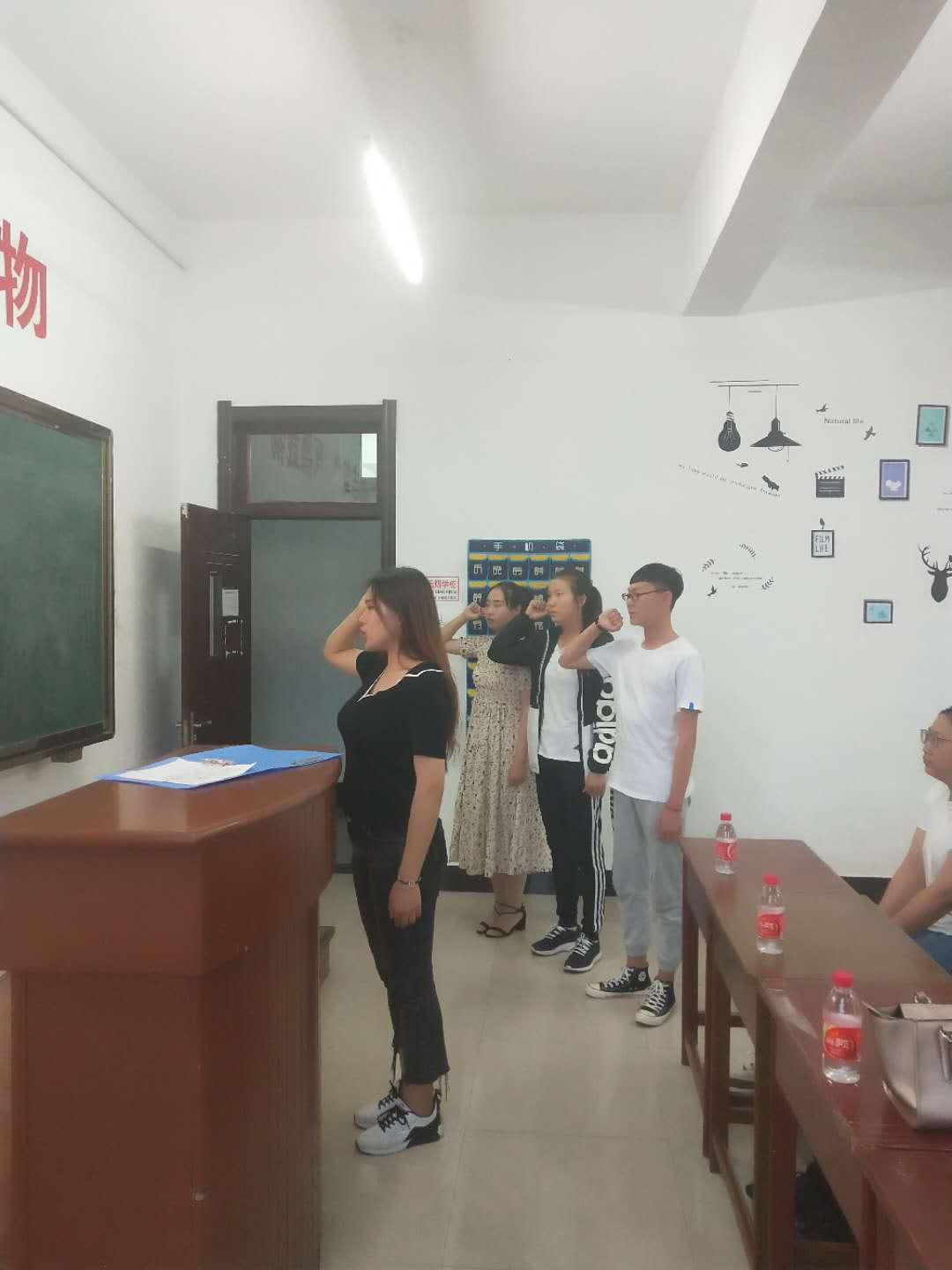 校團委組織各學院團總支開展“不忘初心，牢記使命”慶祝中國共產(chǎn)黨成立98周年主題團日活動