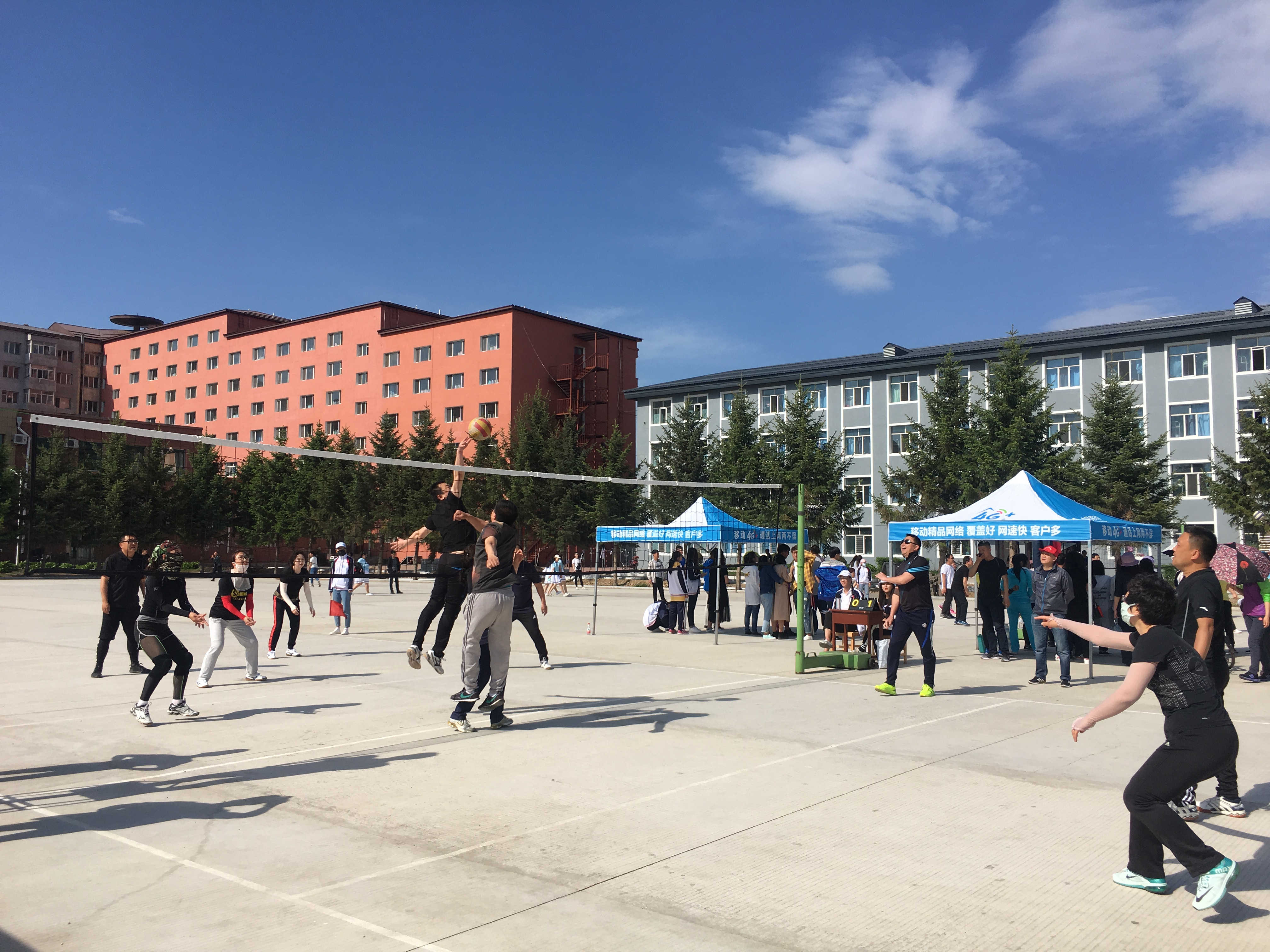 學(xué)院成功舉辦第十三屆教職工排球比賽 學(xué)院成功舉辦第十三屆教職工排球比賽