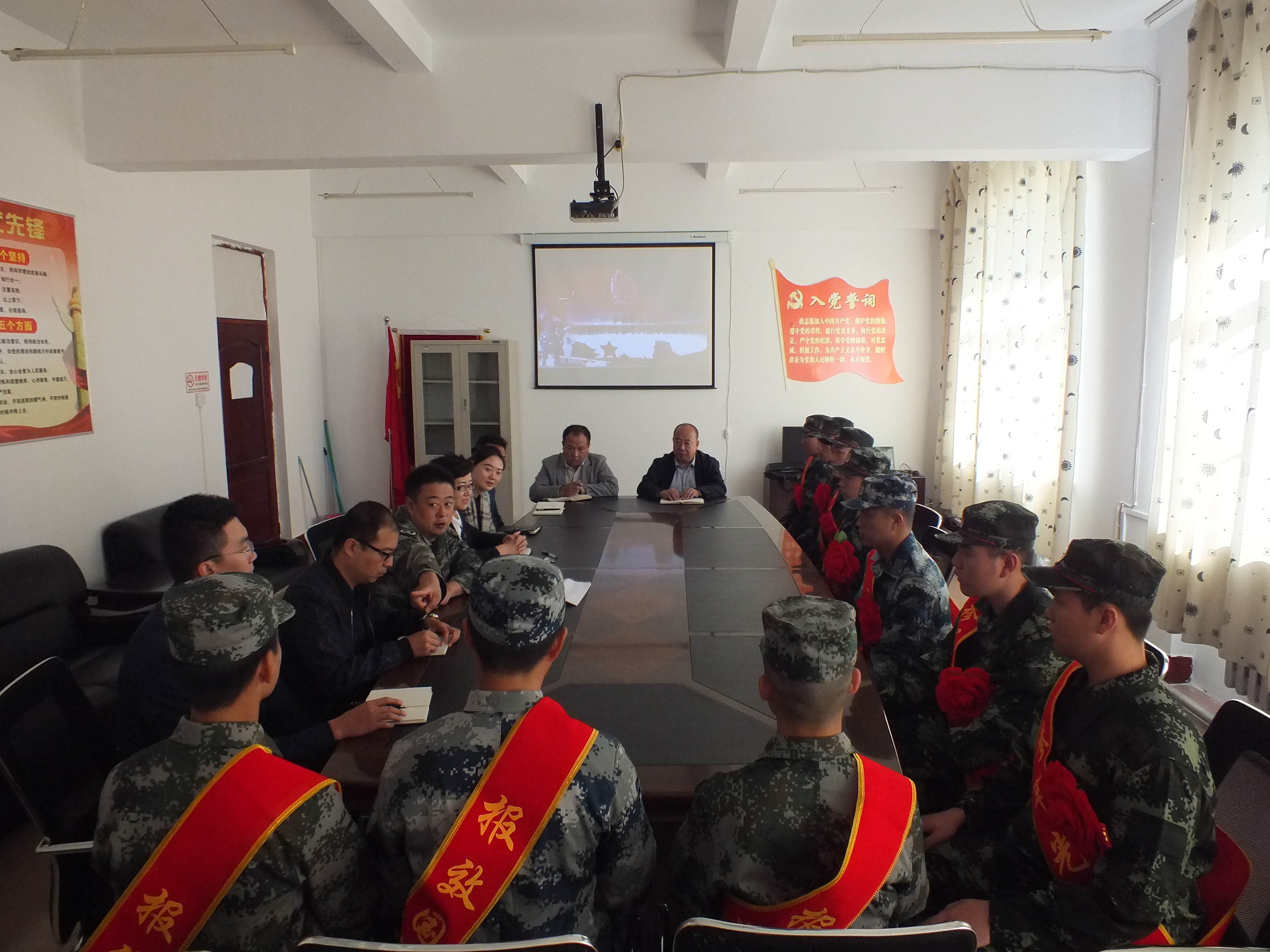 我校舉行2019年入伍大學(xué)生座談會(huì)