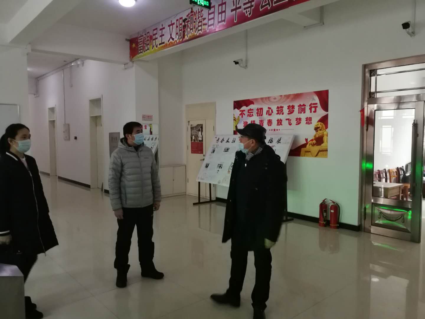 校領(lǐng)導(dǎo)走訪(fǎng)慰問(wèn)留學(xué)生_檢查疫情防控工作落實(shí)情況