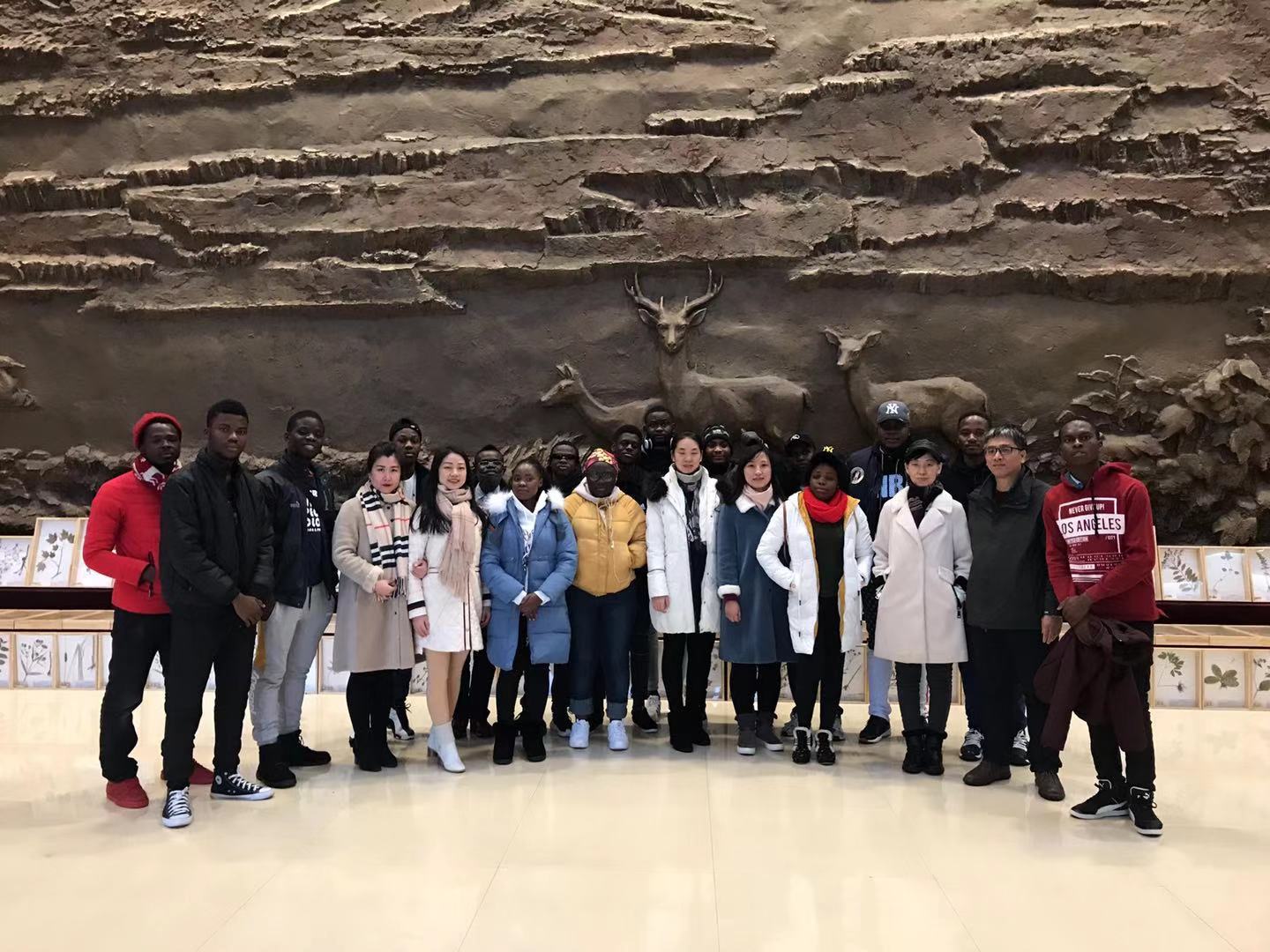 開啟文化之旅，領(lǐng)略林城之美——記我校留學(xué)生參觀伊春森林博物館