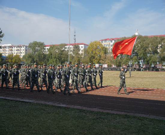 我校舉行2018級(jí)新生軍訓(xùn)匯報(bào)暨總結(jié)表彰大會(huì) 我校舉行2018級(jí)新生軍訓(xùn)匯報(bào)暨總結(jié)表彰大會(huì)