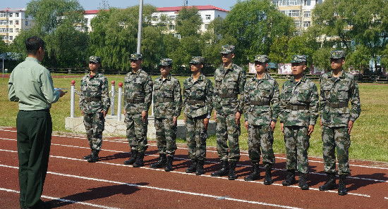 黑龍江省軍區(qū)學(xué)生軍訓(xùn)工作辦公室到校開展2018年自訓(xùn)高校軍訓(xùn)教官崗前考核 黑龍江省軍區(qū)學(xué)生軍訓(xùn)工作辦公室到校開展2018年自訓(xùn)高校軍訓(xùn)教官崗前考核