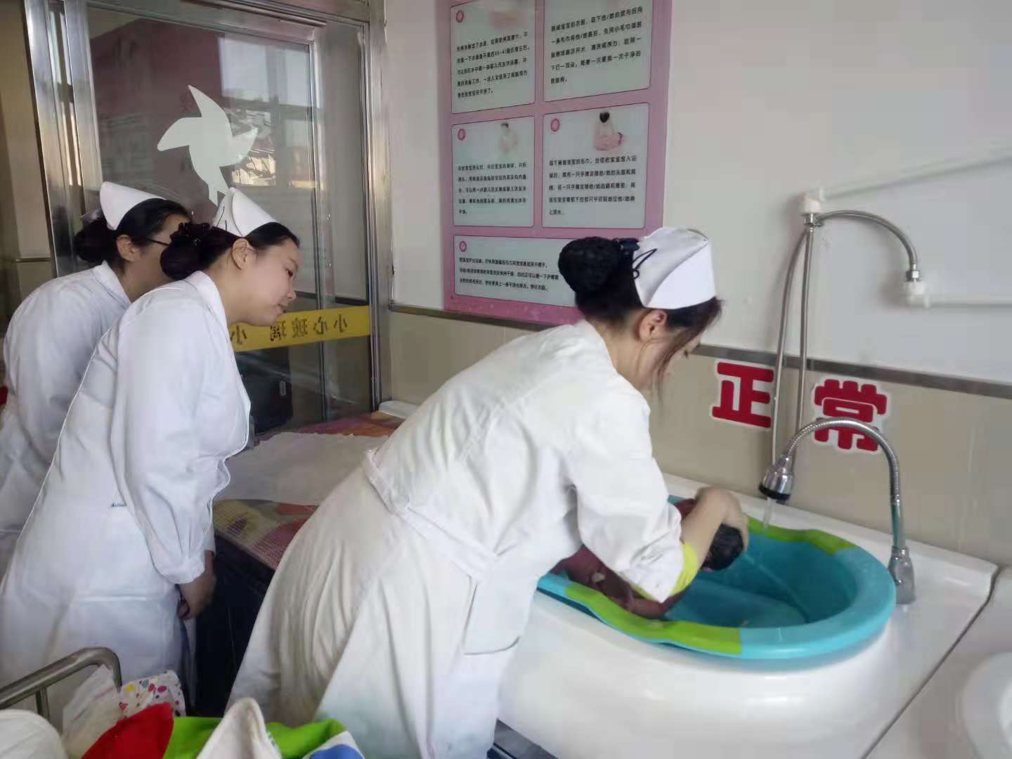 醫(yī)學(xué)技術(shù)學(xué)院學(xué)生課間見(jiàn)習(xí)情況