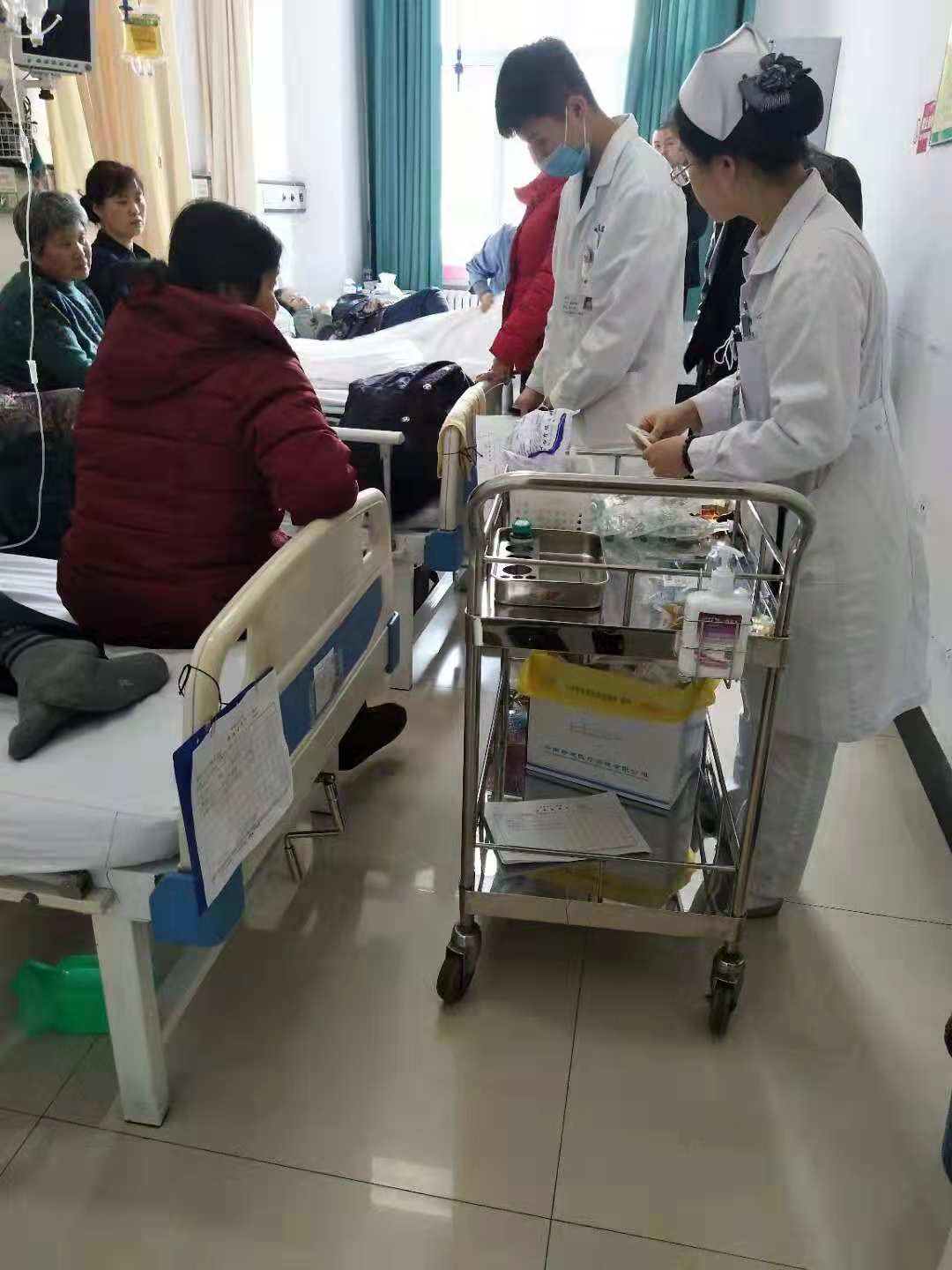 醫(yī)學(xué)技術(shù)學(xué)院學(xué)生課間見(jiàn)習(xí)情況