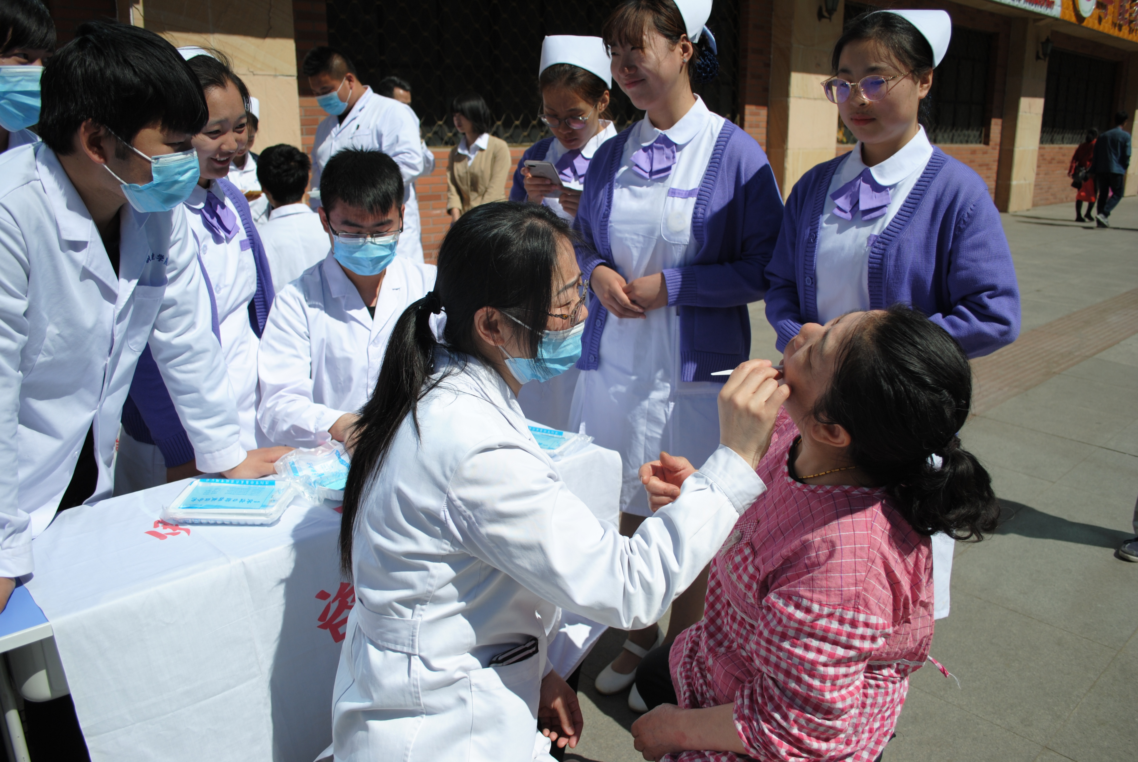 醫(yī)學技術學院職業(yè)教育活動走進社區(qū)