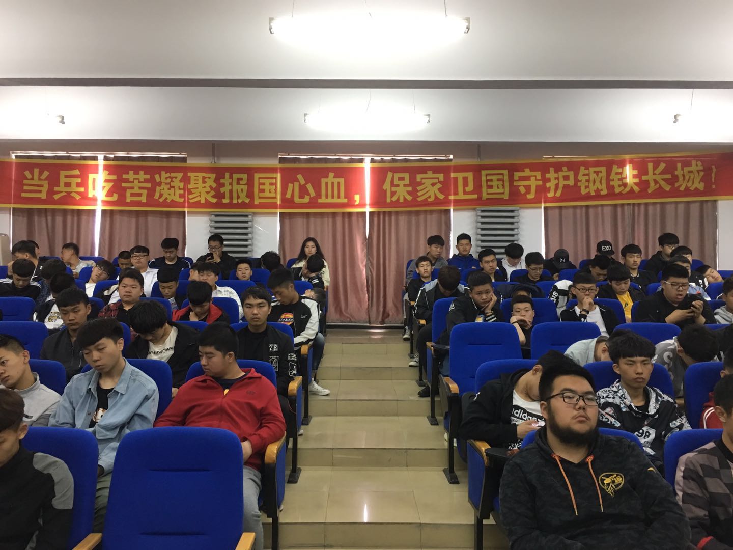 我校舉行2019年大學生征兵工作啟動儀式暨軍官進校園宣講征兵政策活動 我校舉行2019年大學生征兵工作啟動儀式暨軍官進校園宣講征兵政策活動