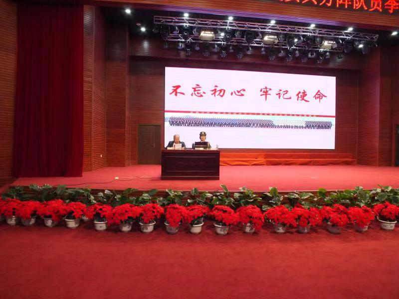 參加新中國70周年閱兵女兵方隊李玲玲同學(xué)載譽(yù)返校