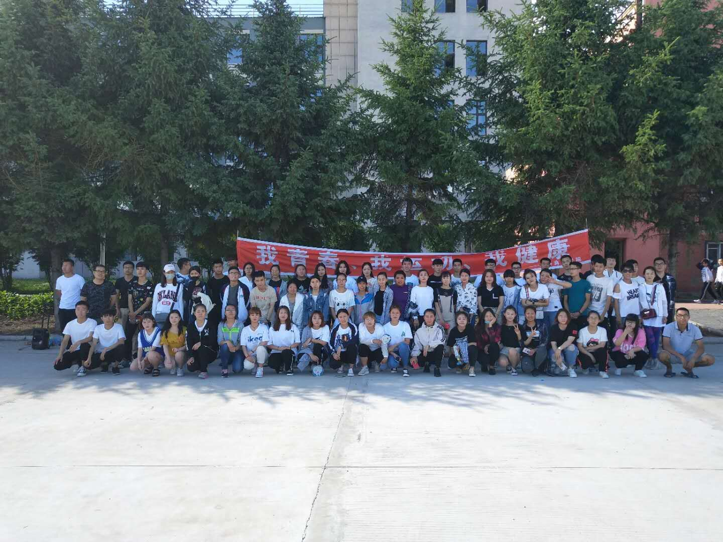 旅游商務(wù)學(xué)院舉辦毽球跳繩大賽