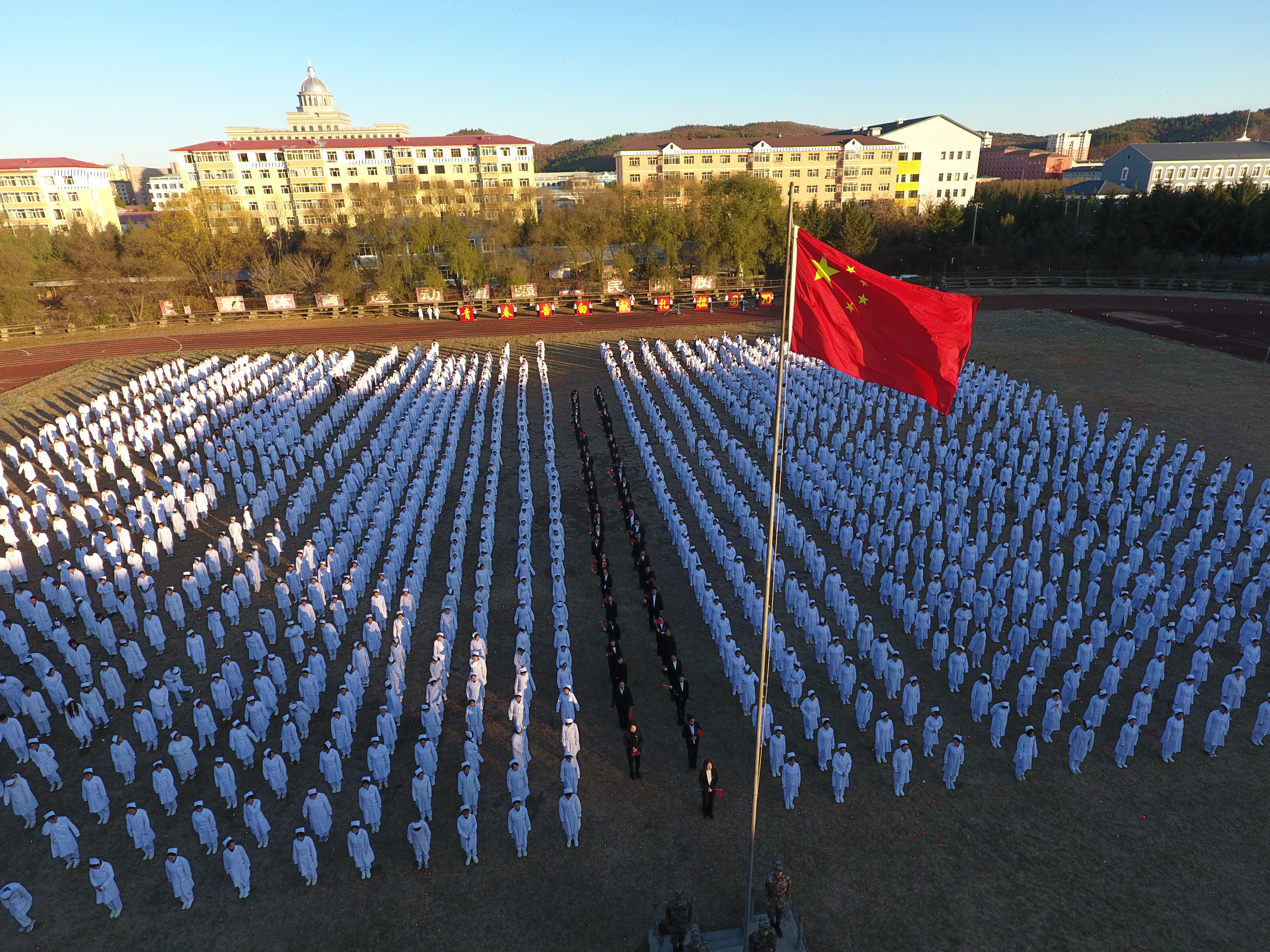 醫(yī)學(xué)技術(shù)學(xué)院_國(guó)旗下宣誓