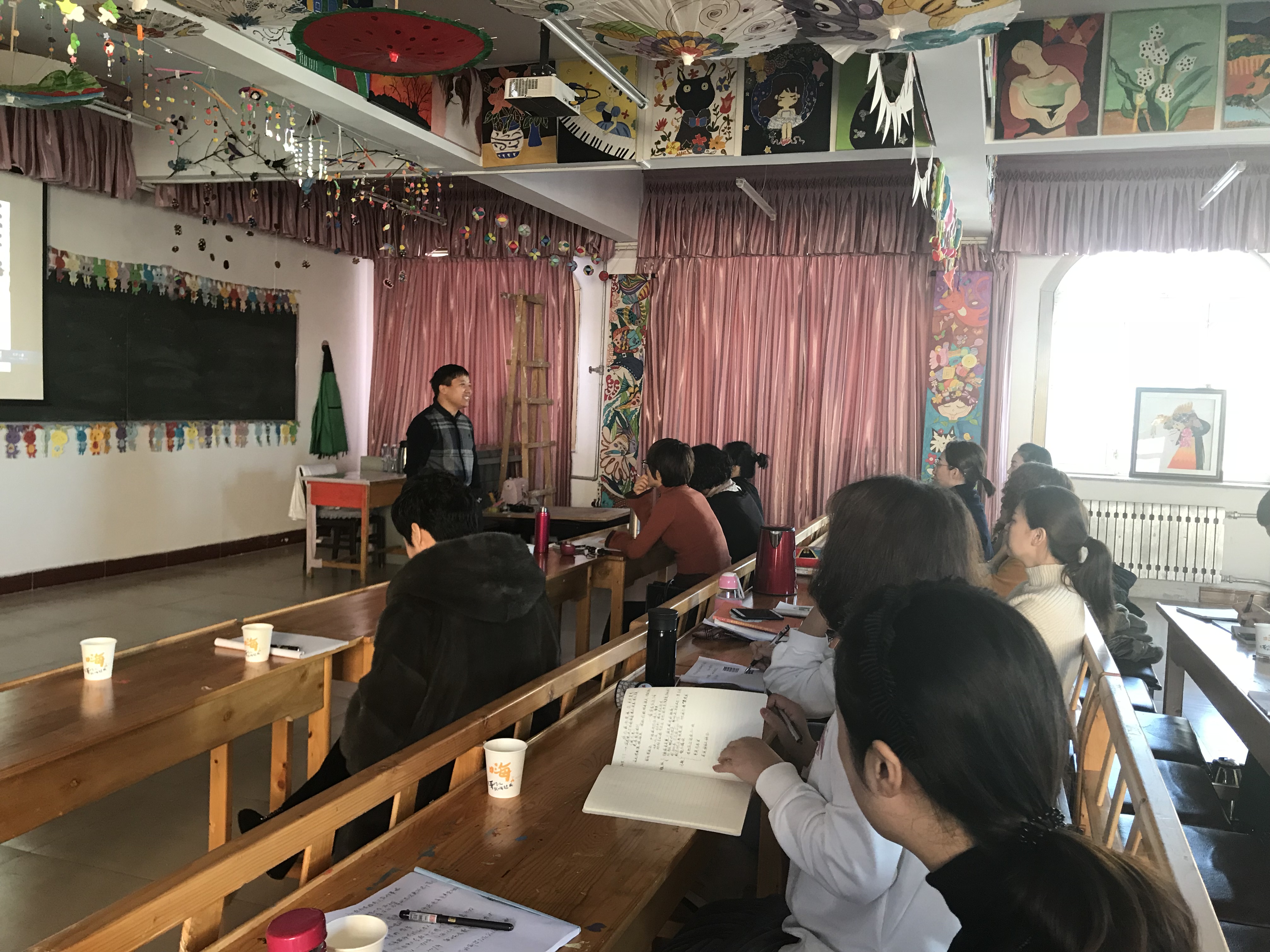 師范學(xué)院邀請學(xué)前教育專家進(jìn)行輔導(dǎo)講座