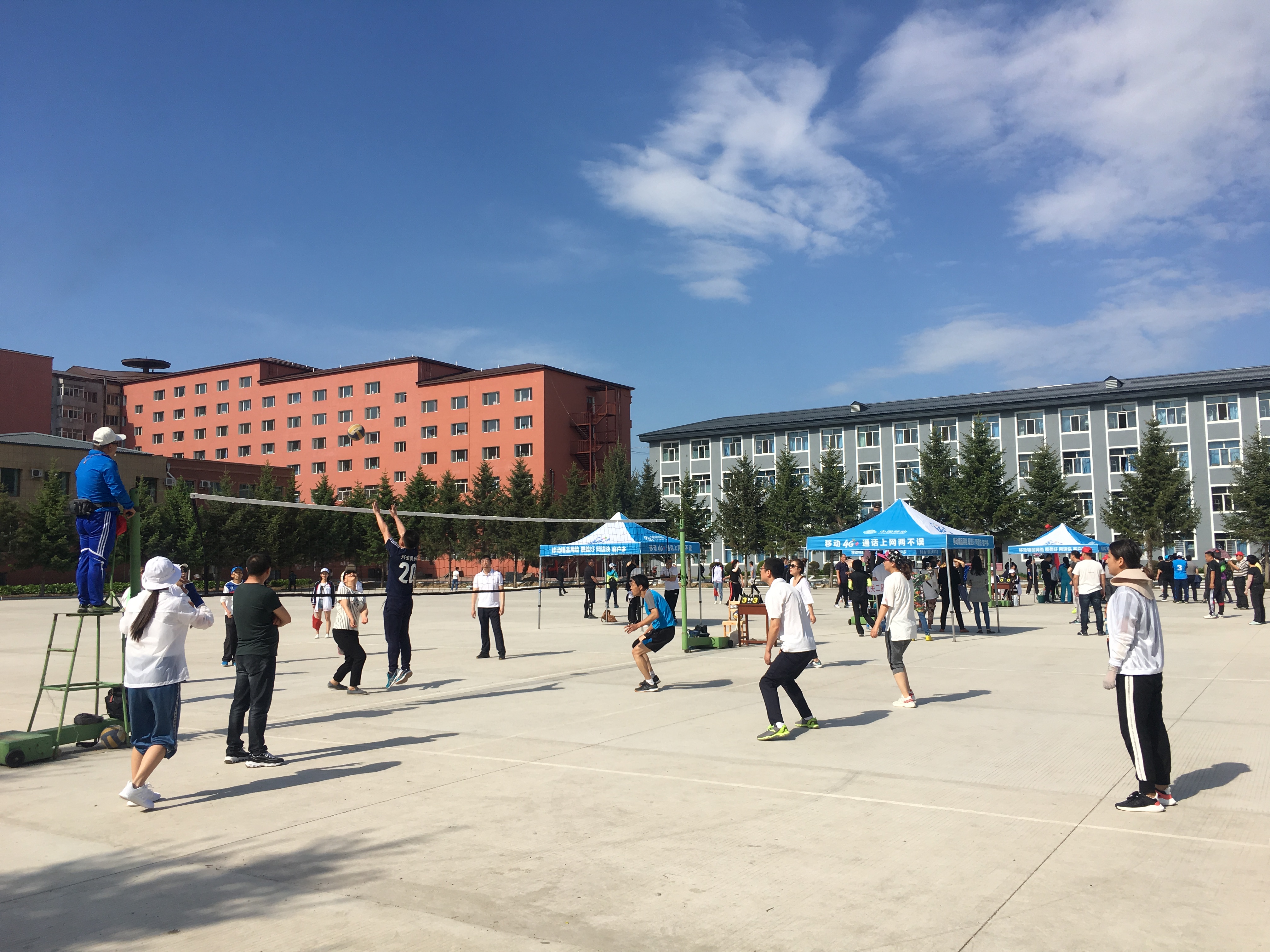 學(xué)院成功舉辦第十三屆教職工排球比賽 學(xué)院成功舉辦第十三屆教職工排球比賽