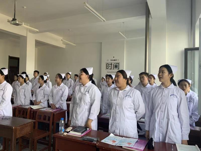 醫(yī)學院課前一支紅歌_歌唱偉大的祖國