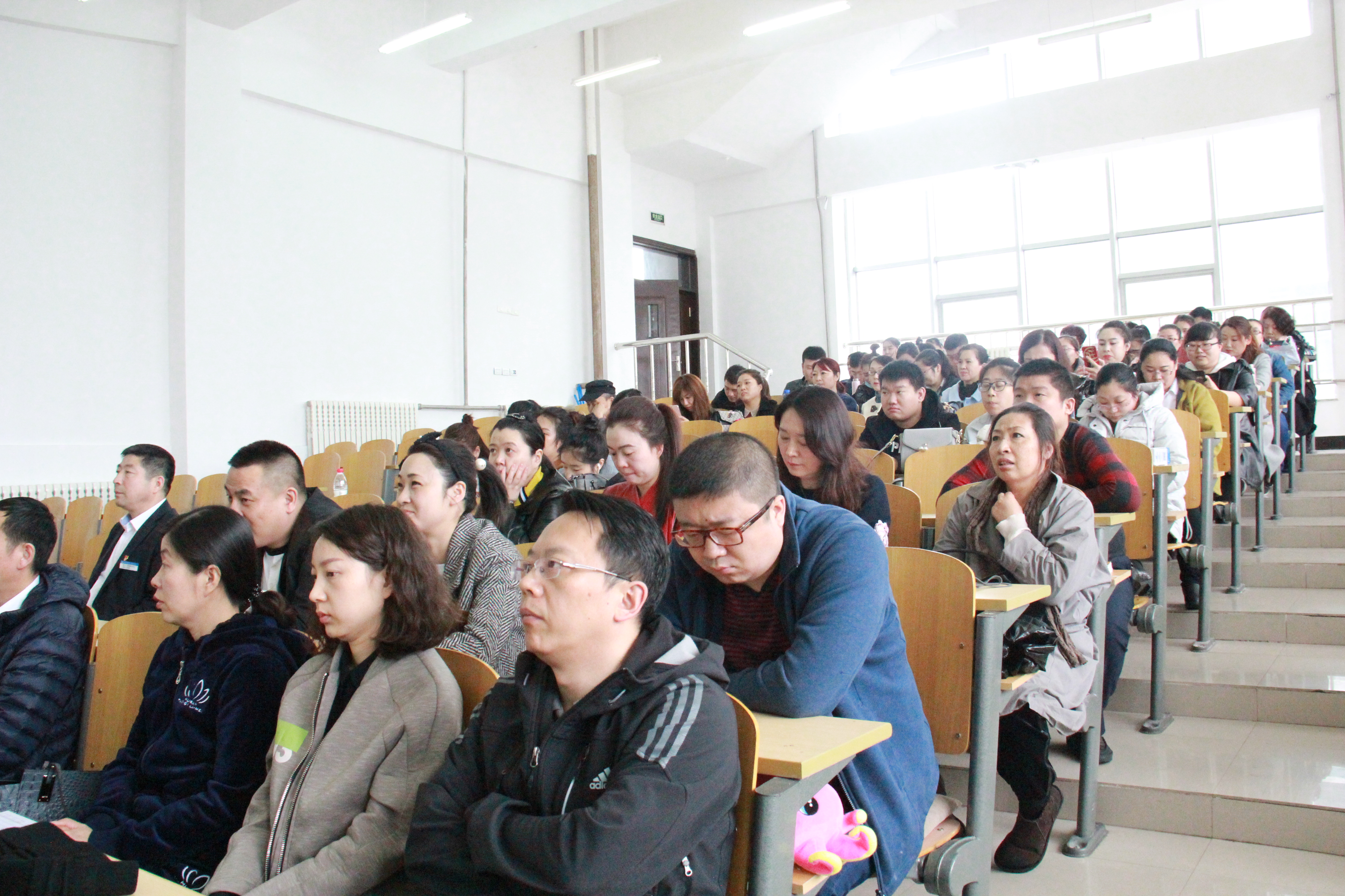 我院為伊春市行政資源中心進(jìn)行政務(wù)禮儀培訓(xùn)