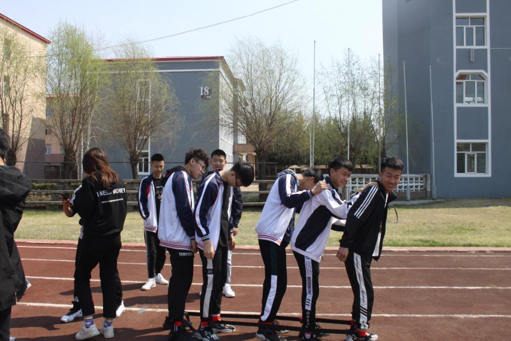 計算機應(yīng)用技術(shù)學(xué)院心理拓展訓(xùn)練