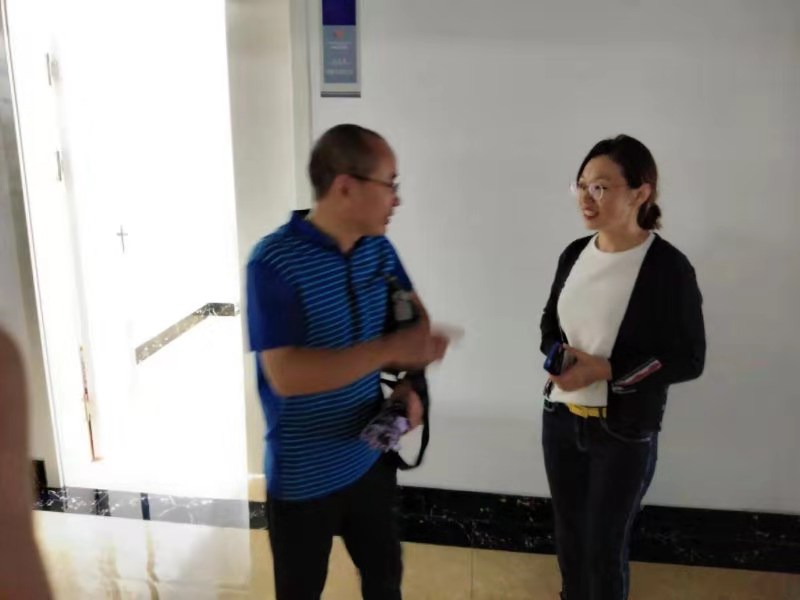 醫(yī)學(xué)技術(shù)學(xué)院組織新生家長(zhǎng)參觀醫(yī)學(xué)實(shí)訓(xùn)大樓