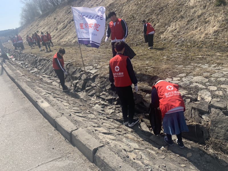 我校開展與社區(qū)志愿服務(wù)對(duì)接活動(dòng)啟動(dòng)儀式