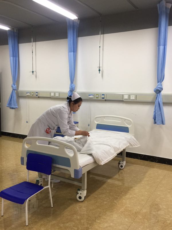 醫(yī)學技術學院舉辦護理技能大賽