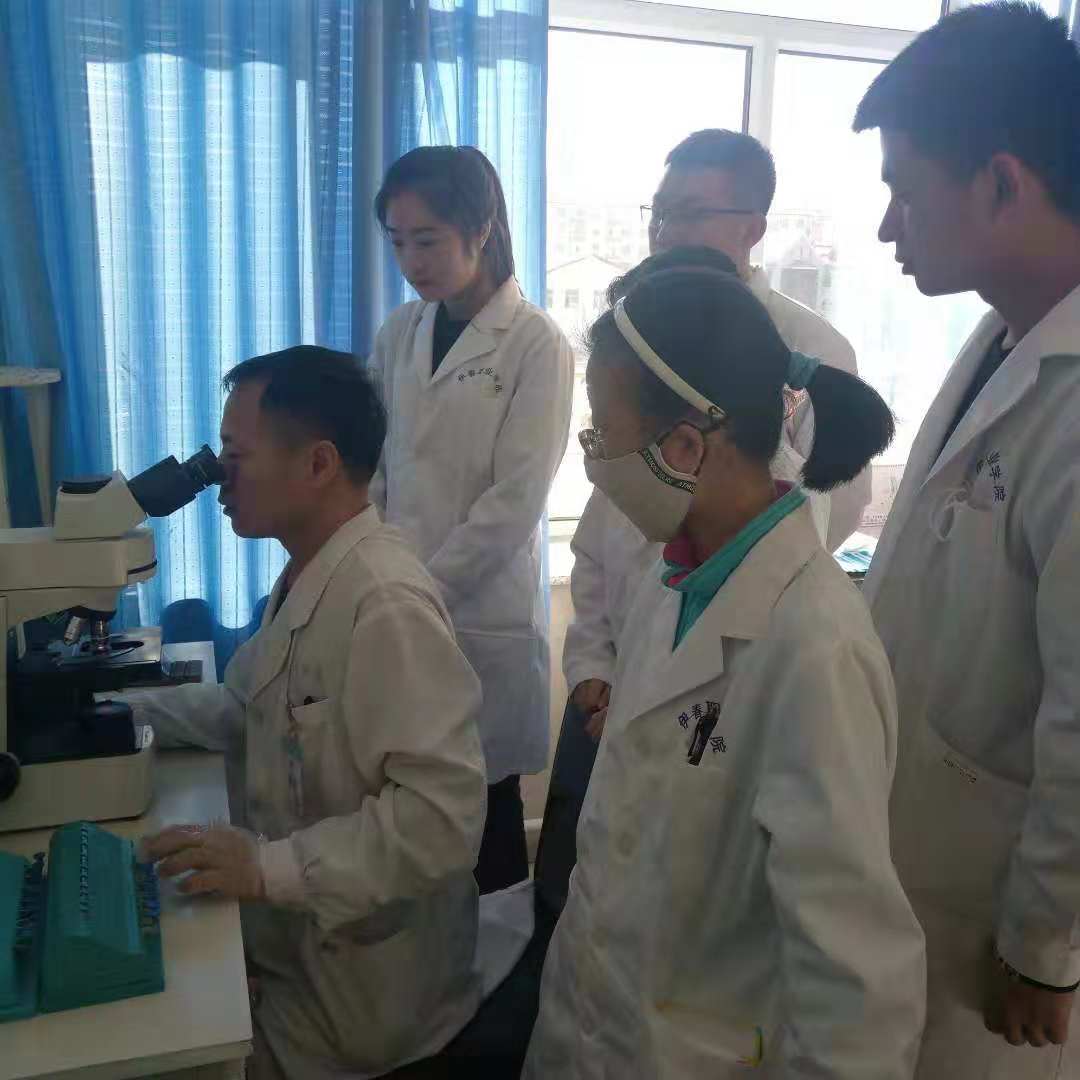 醫(yī)學(xué)技術(shù)學(xué)院學(xué)生課間見(jiàn)習(xí)情況