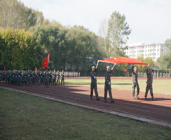 我校舉行2018級(jí)新生軍訓(xùn)匯報(bào)暨總結(jié)表彰大會(huì) 我校舉行2018級(jí)新生軍訓(xùn)匯報(bào)暨總結(jié)表彰大會(huì)