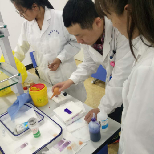 醫(yī)學(xué)檢驗(yàn)專業(yè)實(shí)訓(xùn)課剪影