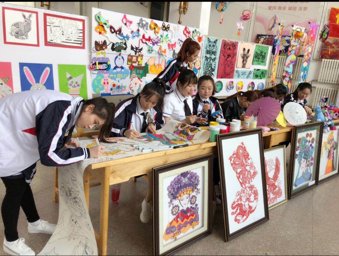 師范學(xué)院學(xué)前教育專業(yè)職業(yè)教育周活動之一幼兒園美術(shù)手工作品展圓滿結(jié)束 師范學(xué)院學(xué)前教育專業(yè)職業(yè)教育周活動之一幼兒園美術(shù)手工作品展圓滿結(jié)束