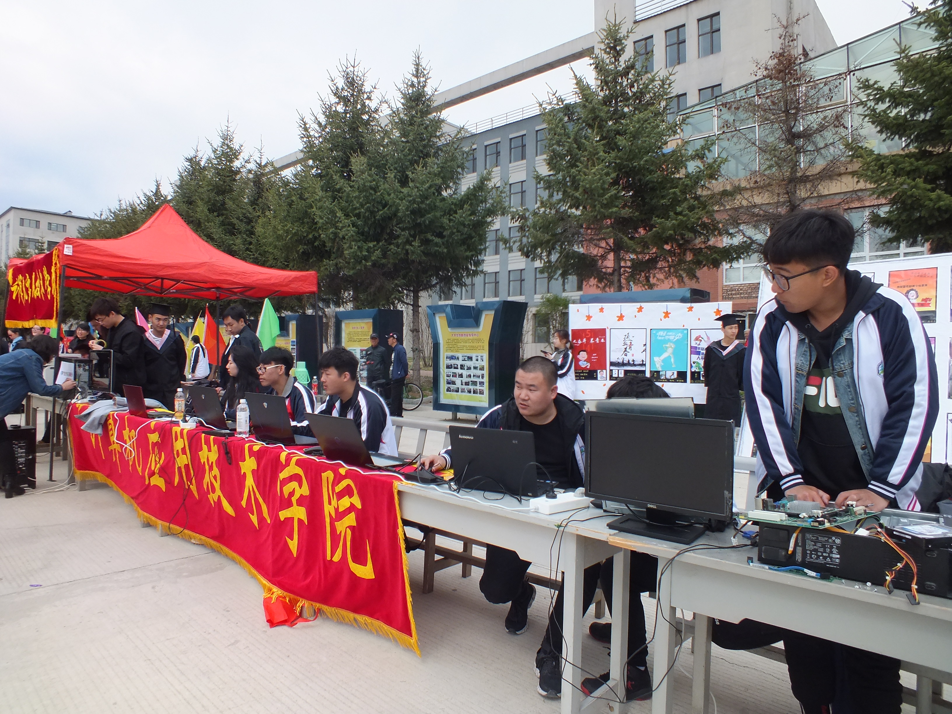 伊春職業(yè)學(xué)院2019年職業(yè)教育活動(dòng)周首屆“校園開放日”隆重開幕