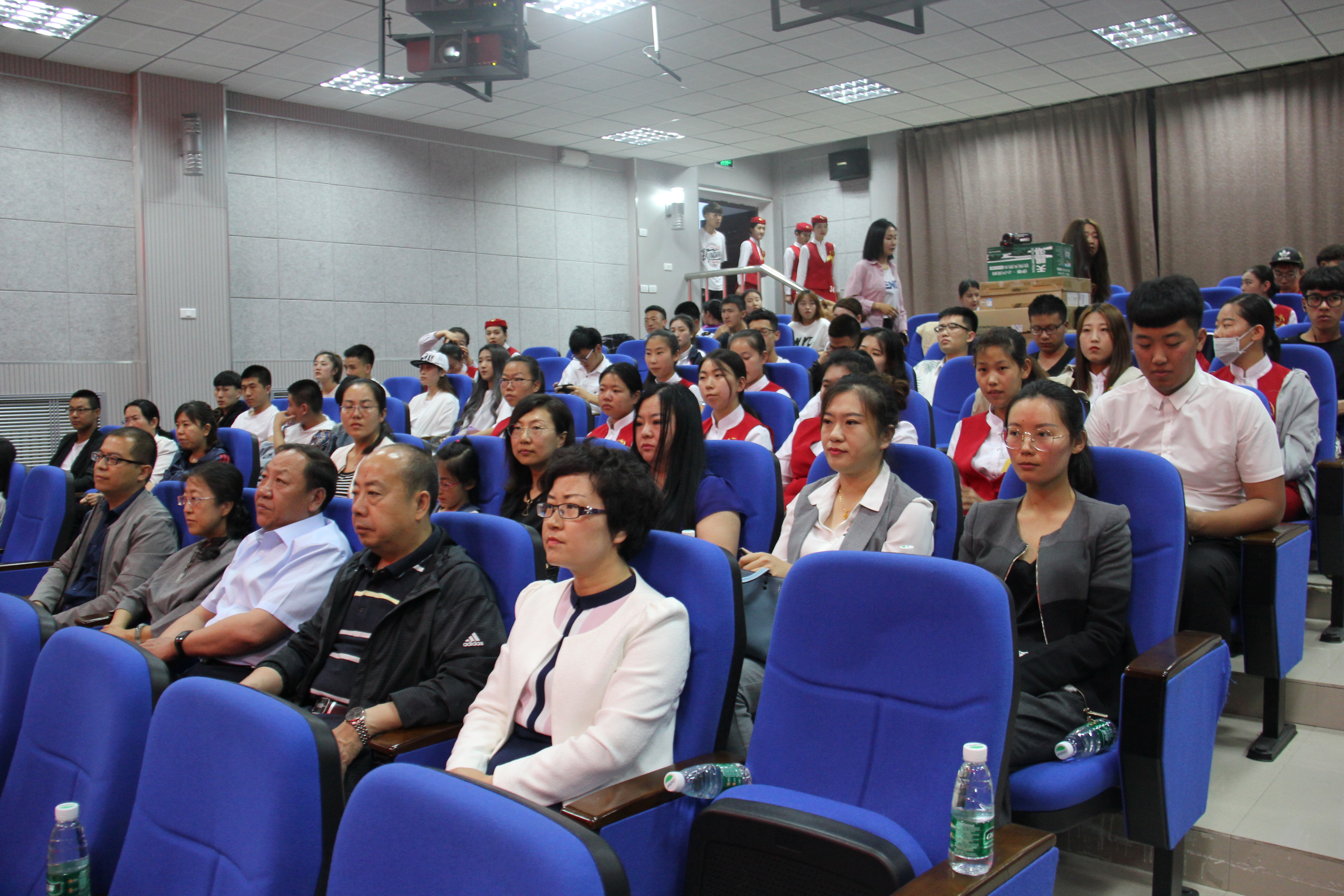 旅游商務(wù)學院成功舉辦第三屆高鐵服務(wù)技能大賽 旅游商務(wù)學院成功舉辦第三屆高鐵服務(wù)技能大賽