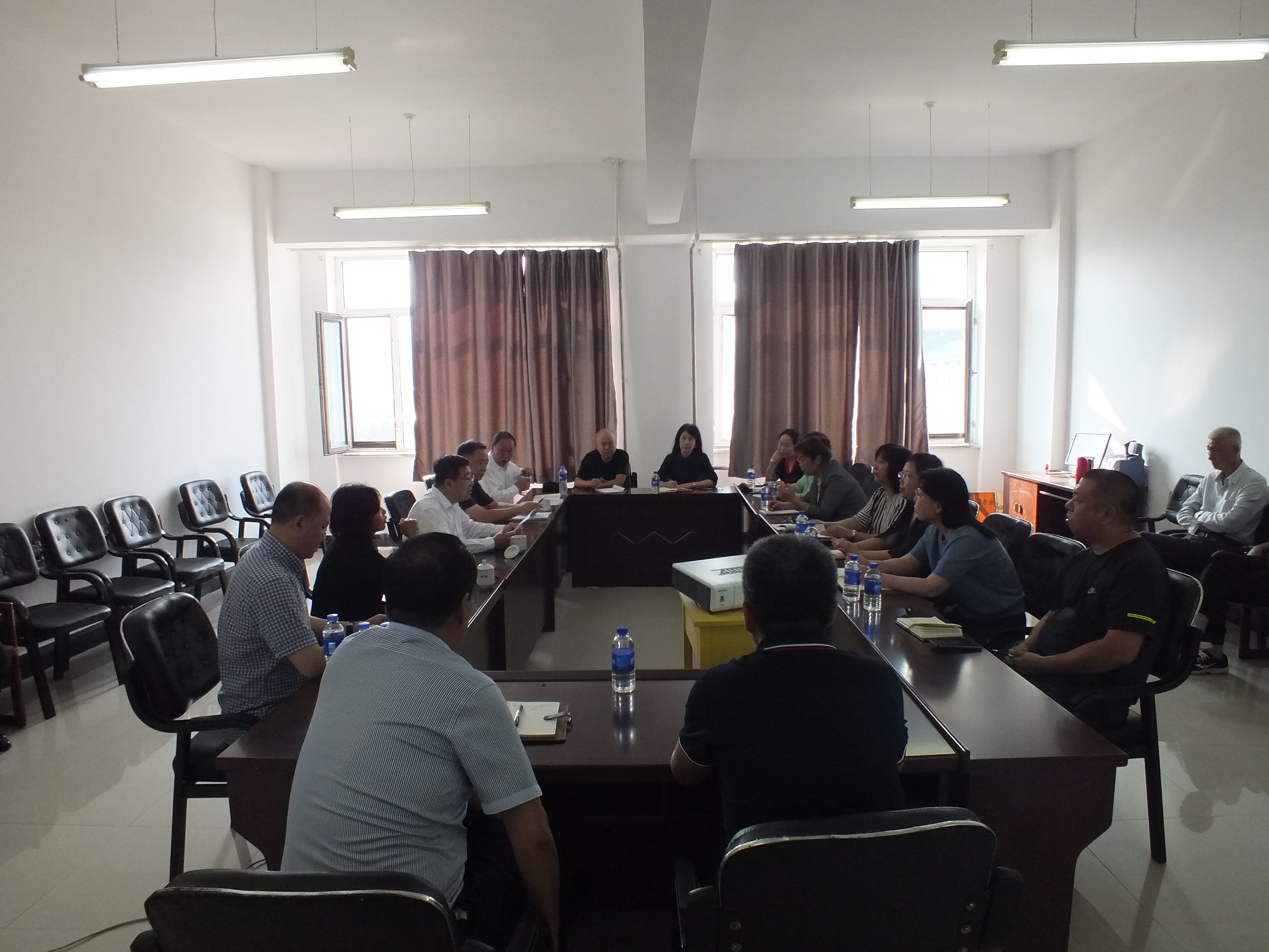 《領(lǐng)導(dǎo)求真務(wù)實(shí)，教師信心滿滿，切實(shí)提高思政課的實(shí)效性》_&nbsp;&nbsp;&nbsp;————伊春職業(yè)學(xué)院思政課教師座談會(huì)報(bào)道&nbsp;&nbsp;&nbsp;&nbsp;&nbsp;&nbsp;&nbsp;&nbsp;&nbsp;&nbsp;&nbsp;&nbsp;&nbsp;&nbsp;&nbsp;&nbsp;&nbsp;&nbsp;&nbsp;&nbsp;&nbsp;&nbsp;