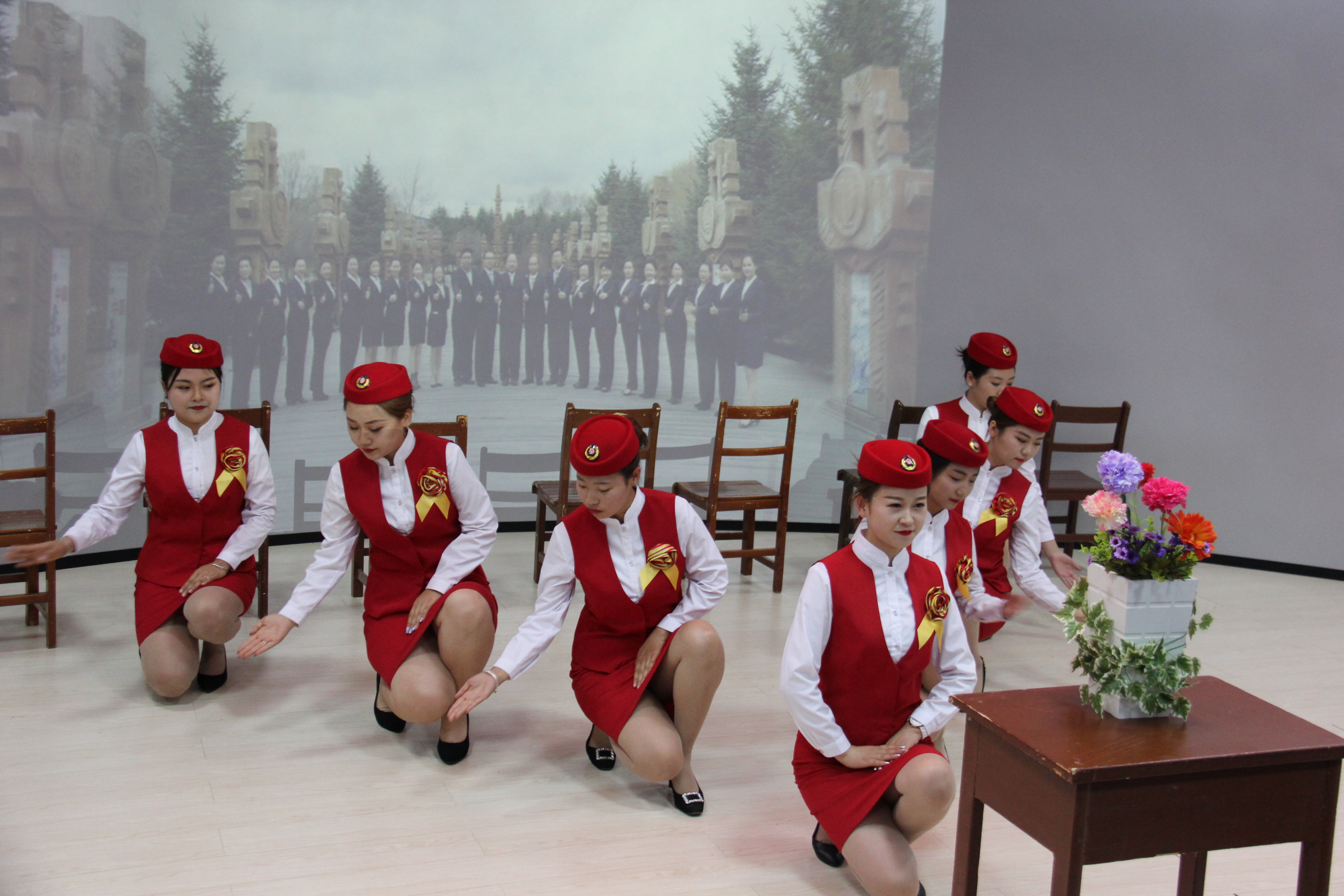 旅游商務(wù)學院成功舉辦第三屆高鐵服務(wù)技能大賽 旅游商務(wù)學院成功舉辦第三屆高鐵服務(wù)技能大賽