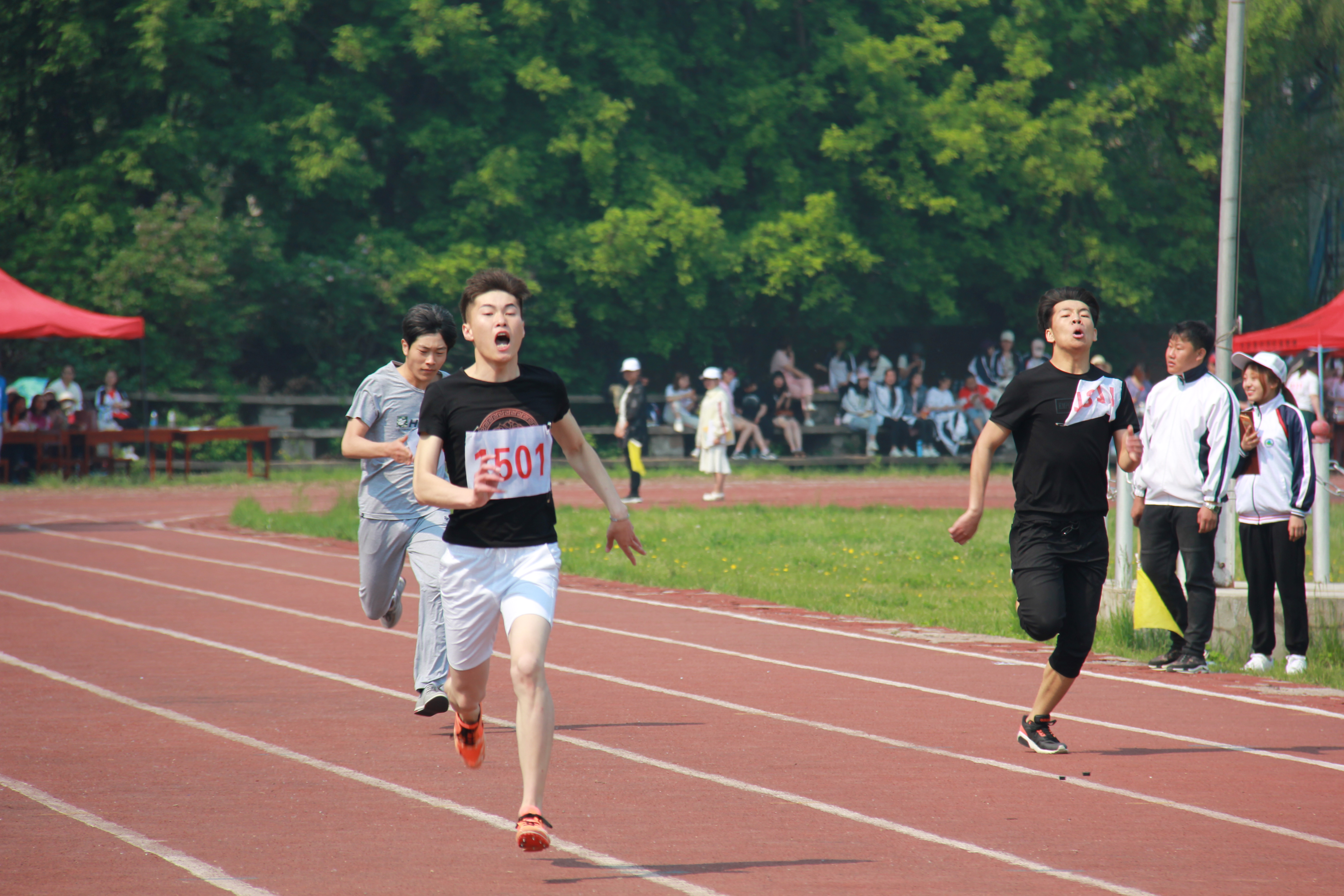 伊春職業(yè)學(xué)院成功舉辦第十二屆運(yùn)動(dòng)會(huì) 伊春職業(yè)學(xué)院成功舉辦第十二屆運(yùn)動(dòng)會(huì)