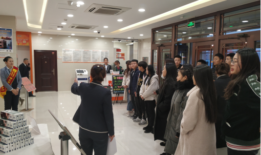 哈爾濱銀行與伊春職業(yè)學院成功舉辦“攜手相伴，哈行與您共成長”校園主題活動