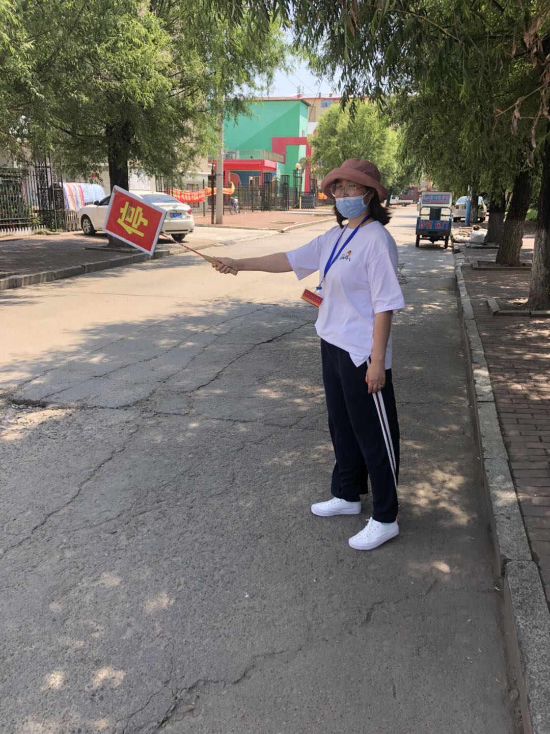 我校啟動(dòng)值守社區(qū)卡口工作以實(shí)際行動(dòng)向黨的生日獻(xiàn)禮