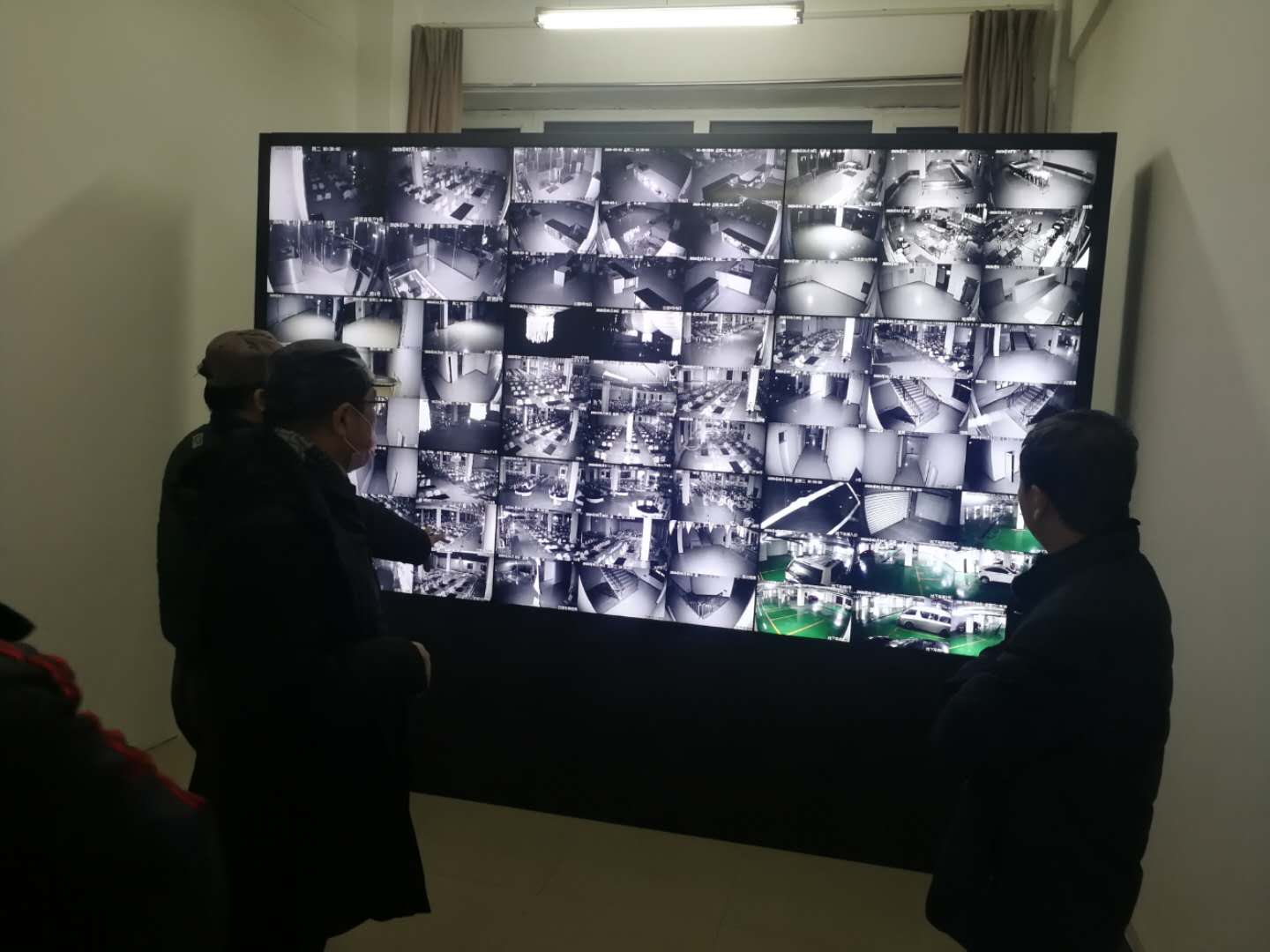 學(xué)校領(lǐng)導(dǎo)深入一線檢查指導(dǎo)疫情防控工作