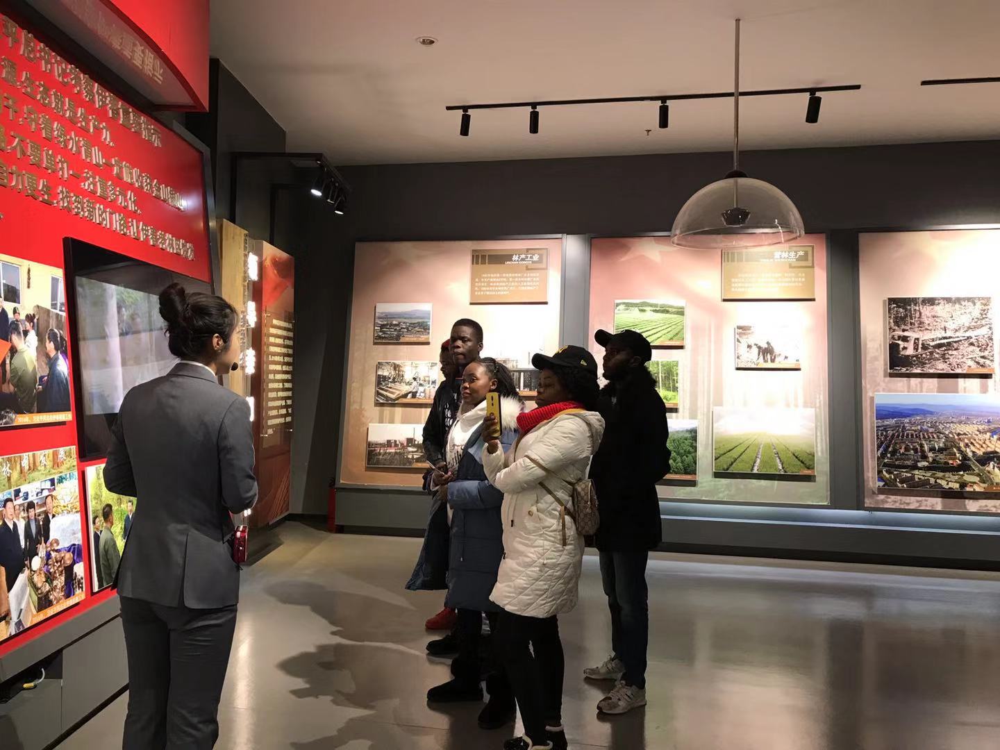 開啟文化之旅，領(lǐng)略林城之美——記我校留學(xué)生參觀伊春森林博物館