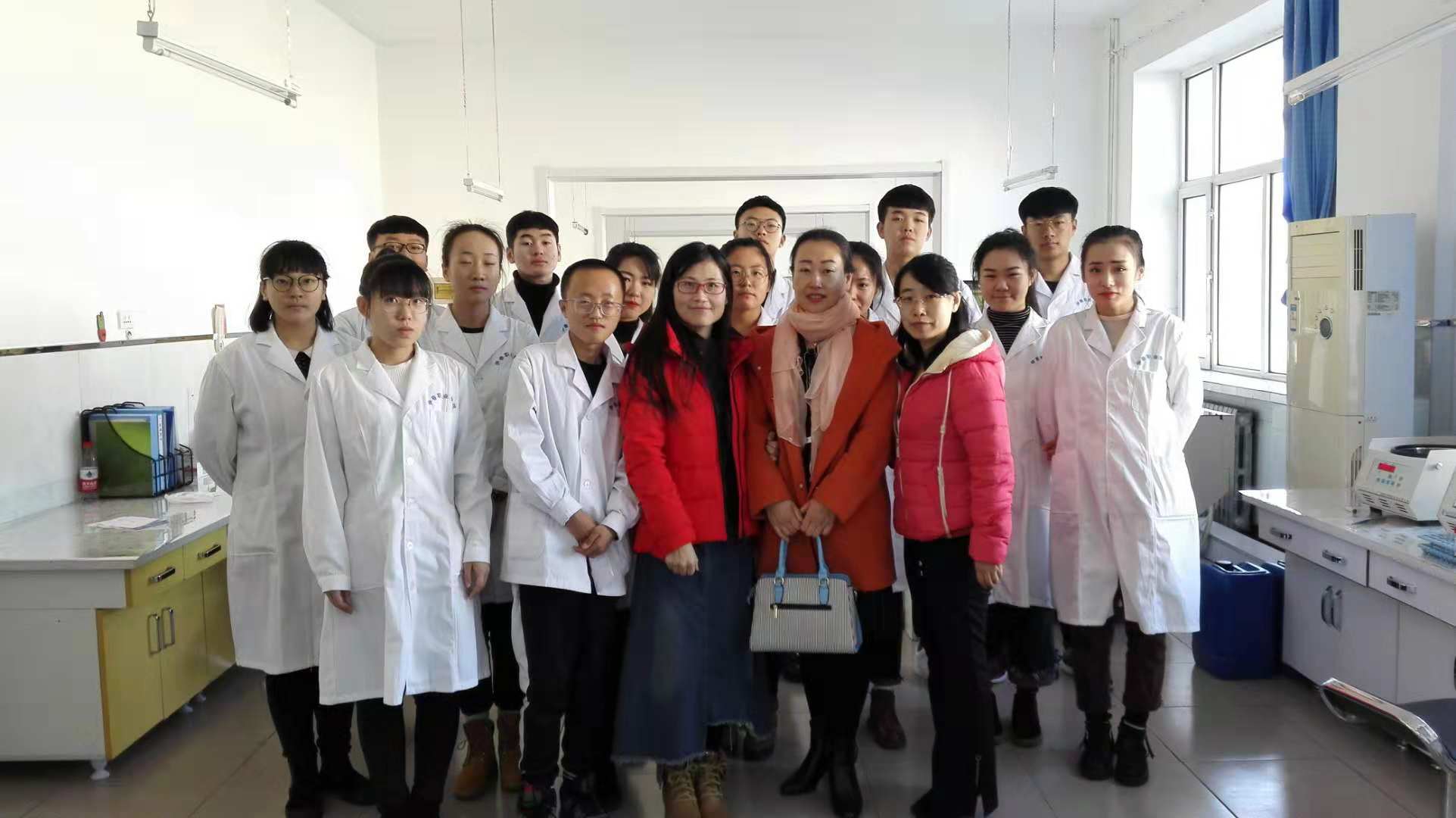 醫(yī)學(xué)技術(shù)學(xué)院學(xué)生課間見(jiàn)習(xí)情況