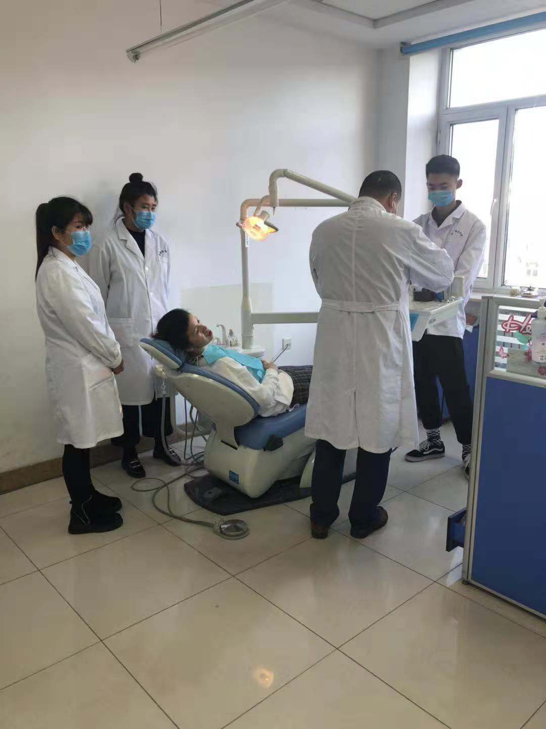 醫(yī)學(xué)技術(shù)學(xué)院學(xué)生課間見(jiàn)習(xí)情況